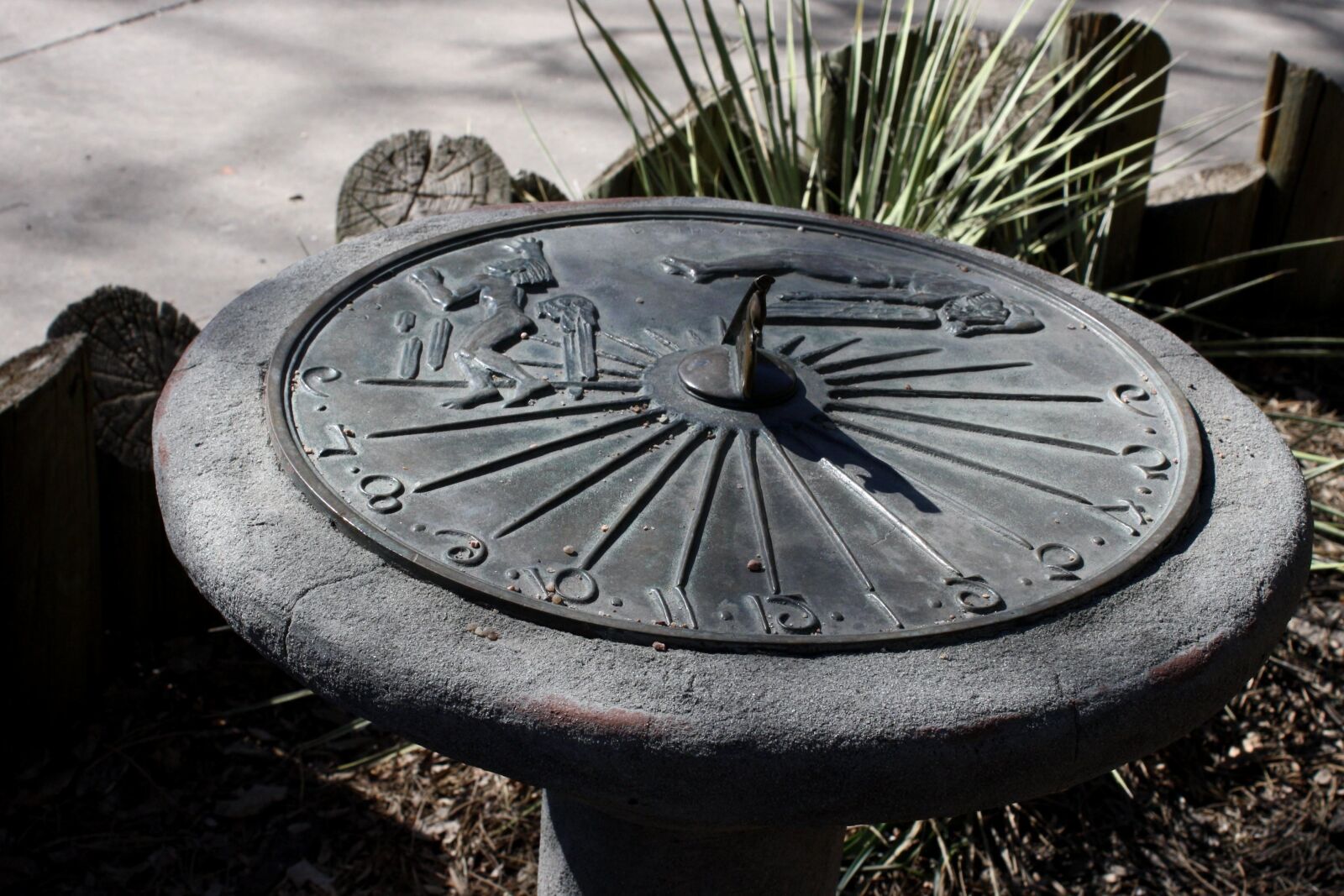 f/3.5-5.6 IS sample photo. Sundial, time, horologe, cast photography