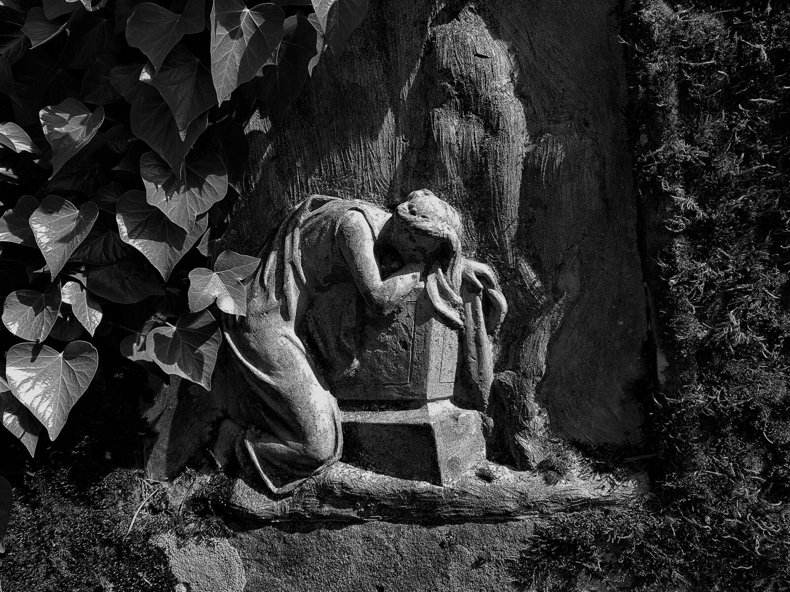 Samsung Galaxy S7 Edge sample photo. Carving, sculpture, grave photography
