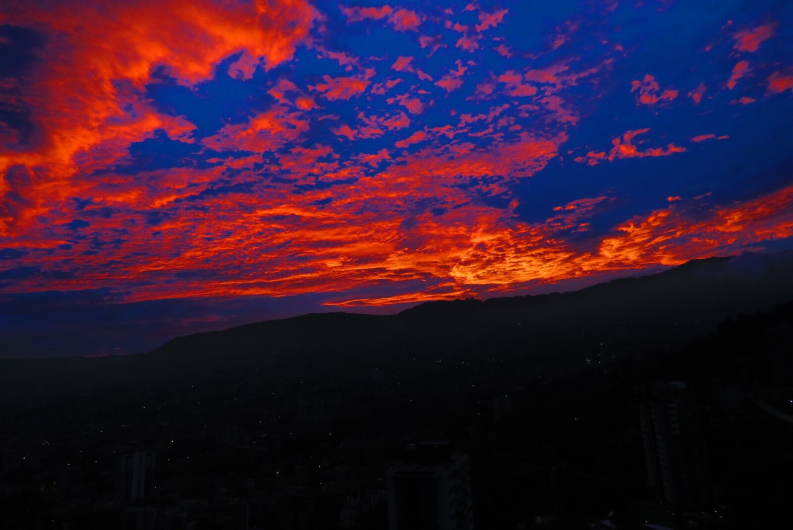 Canon PowerShot SX60 HS sample photo. Medellín, envigado, dawn photography