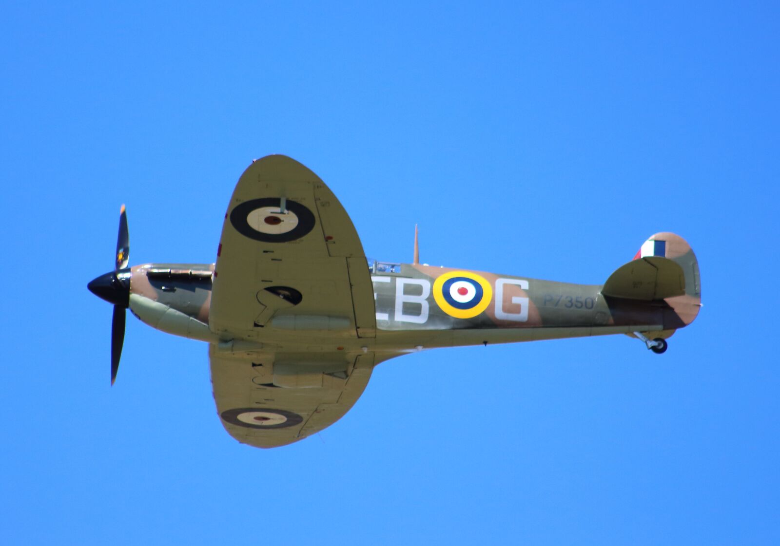 Canon EOS 700D (EOS Rebel T5i / EOS Kiss X7i) + Canon EF 75-300mm f/4-5.6 sample photo. Spitfire, fighter, war photography