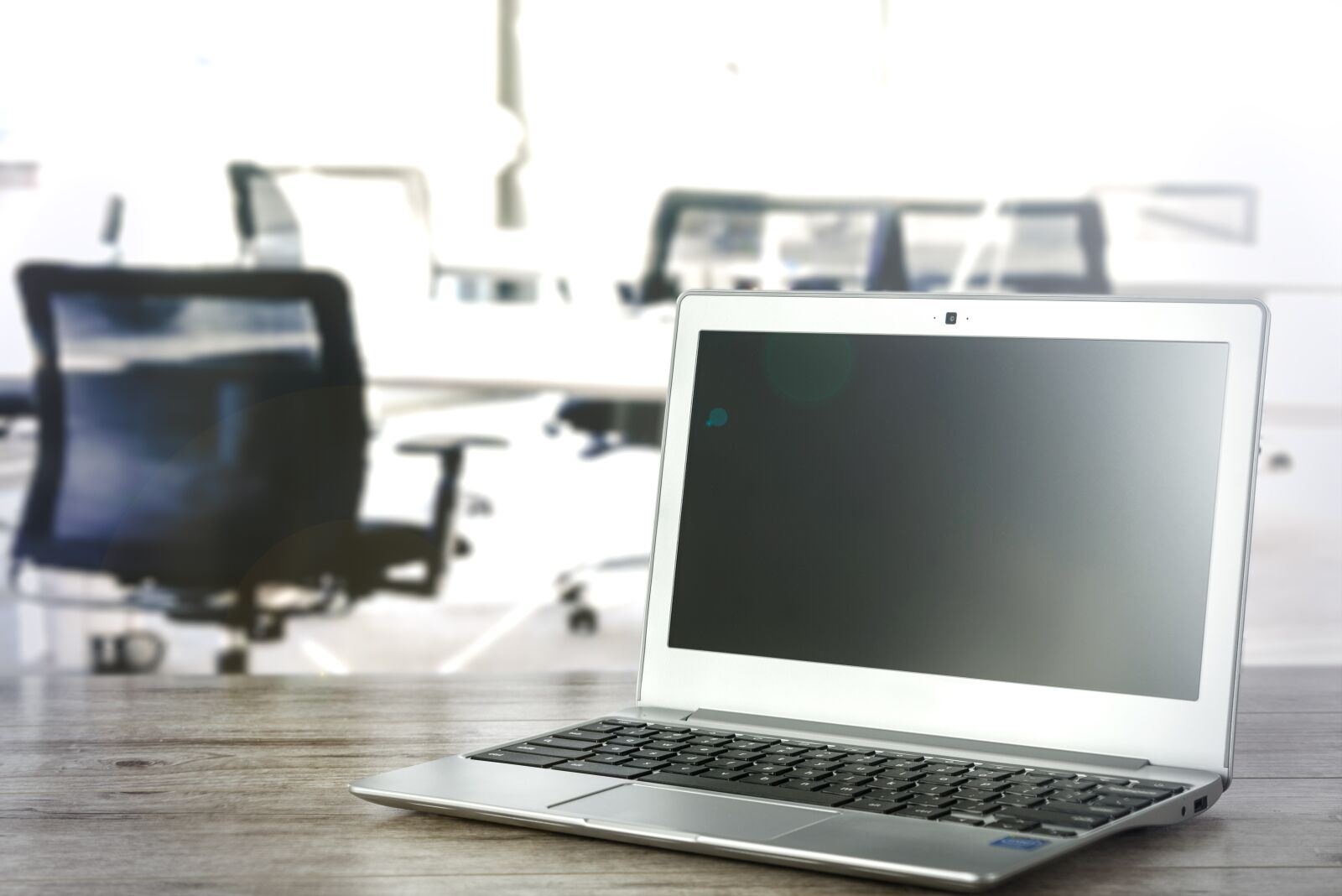 Nikon D750 sample photo. Laptop in the office photography