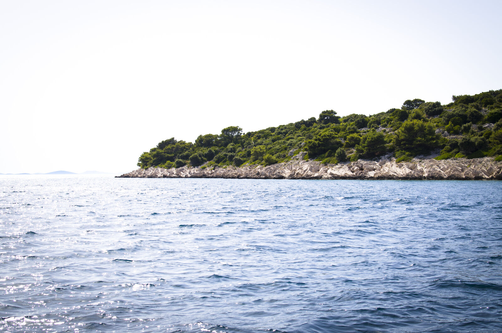Nikon D5100 + Nikon AF-S DX Nikkor 35mm F1.8G sample photo. Beach, blue, island, landscape photography
