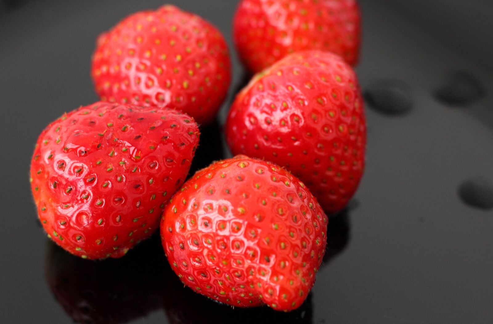 Canon EOS 1200D (EOS Rebel T5 / EOS Kiss X70 / EOS Hi) + Canon EF 50mm F1.8 STM sample photo. Strawberry, berry, red photography