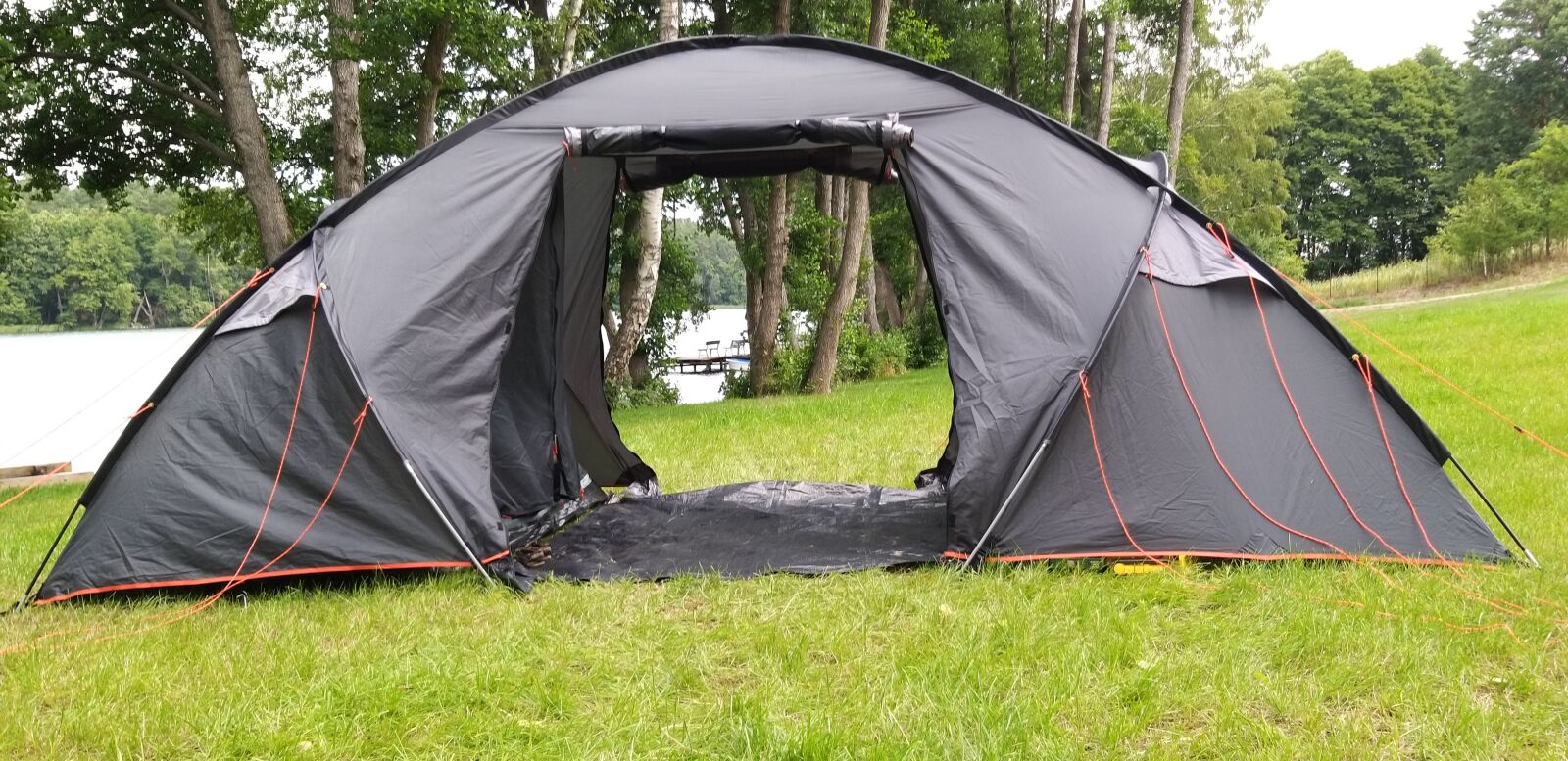 Samsung Galaxy A9 (2018) sample photo. Beach, tent, lake photography