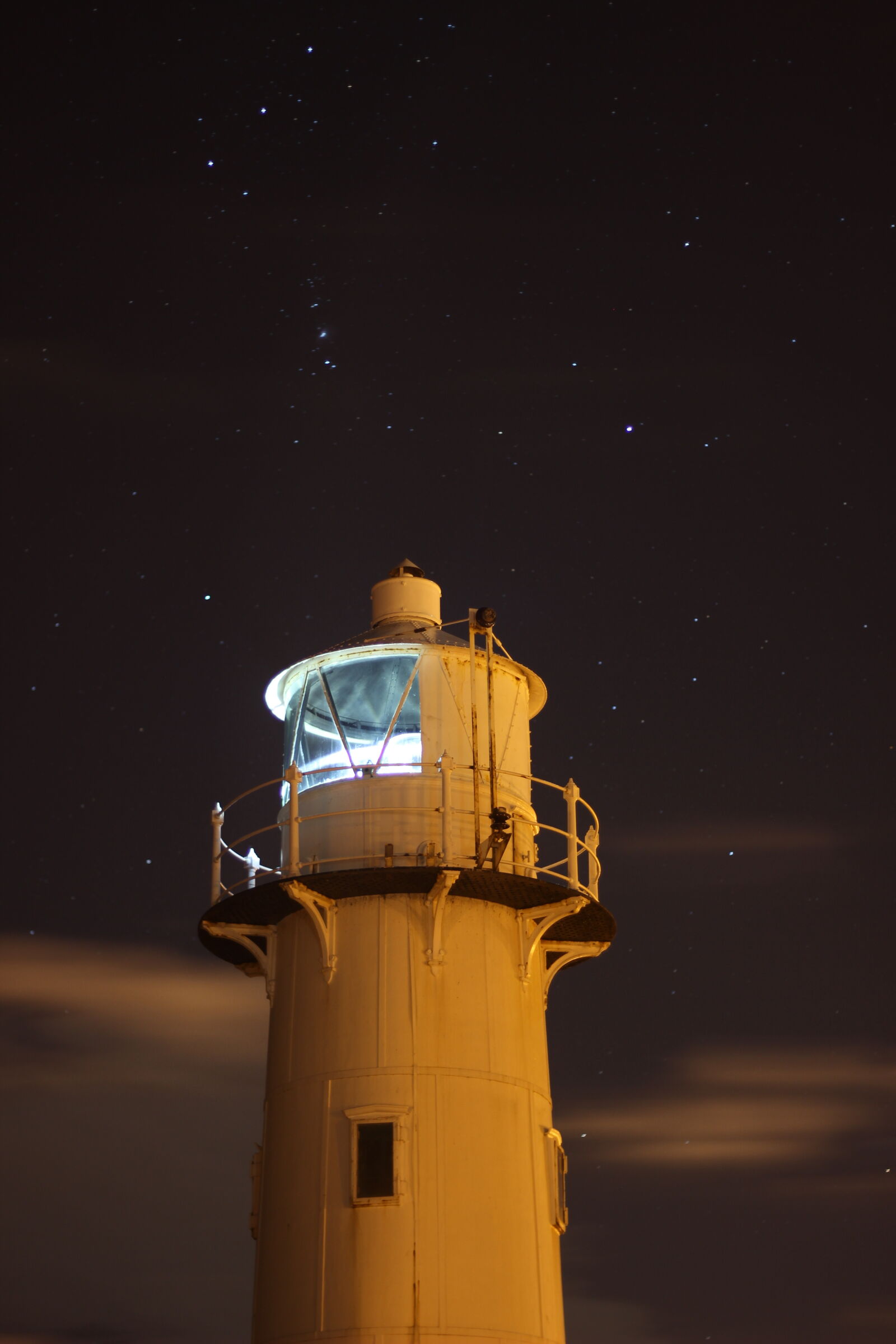 Canon EOS 600D (Rebel EOS T3i / EOS Kiss X5) + Canon EF 50mm F1.8 II sample photo. Cloud, lighthouse, mist, portrait photography