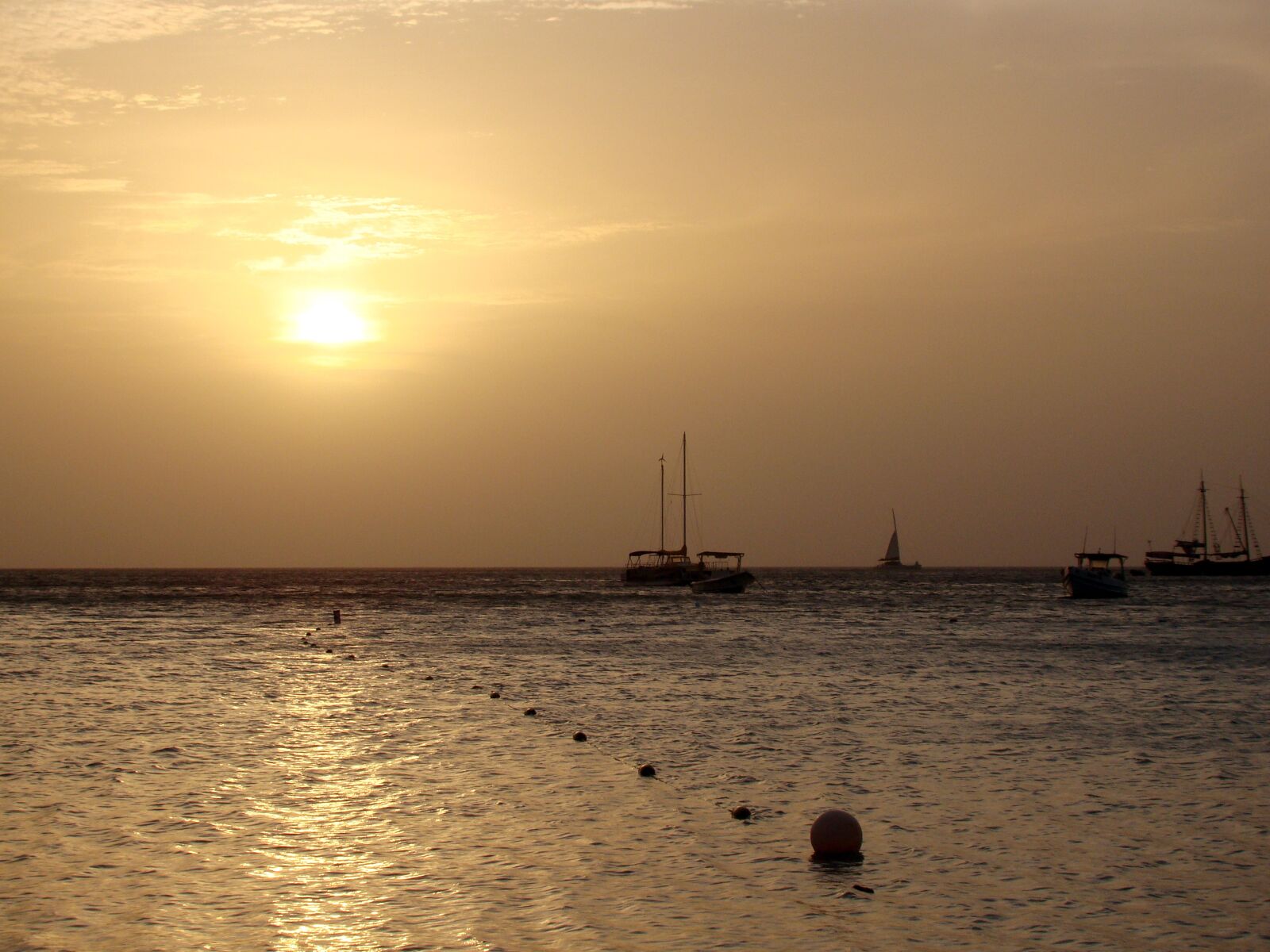 Sony Cyber-shot DSC-H50 sample photo. Sunset, aruba, one happy photography