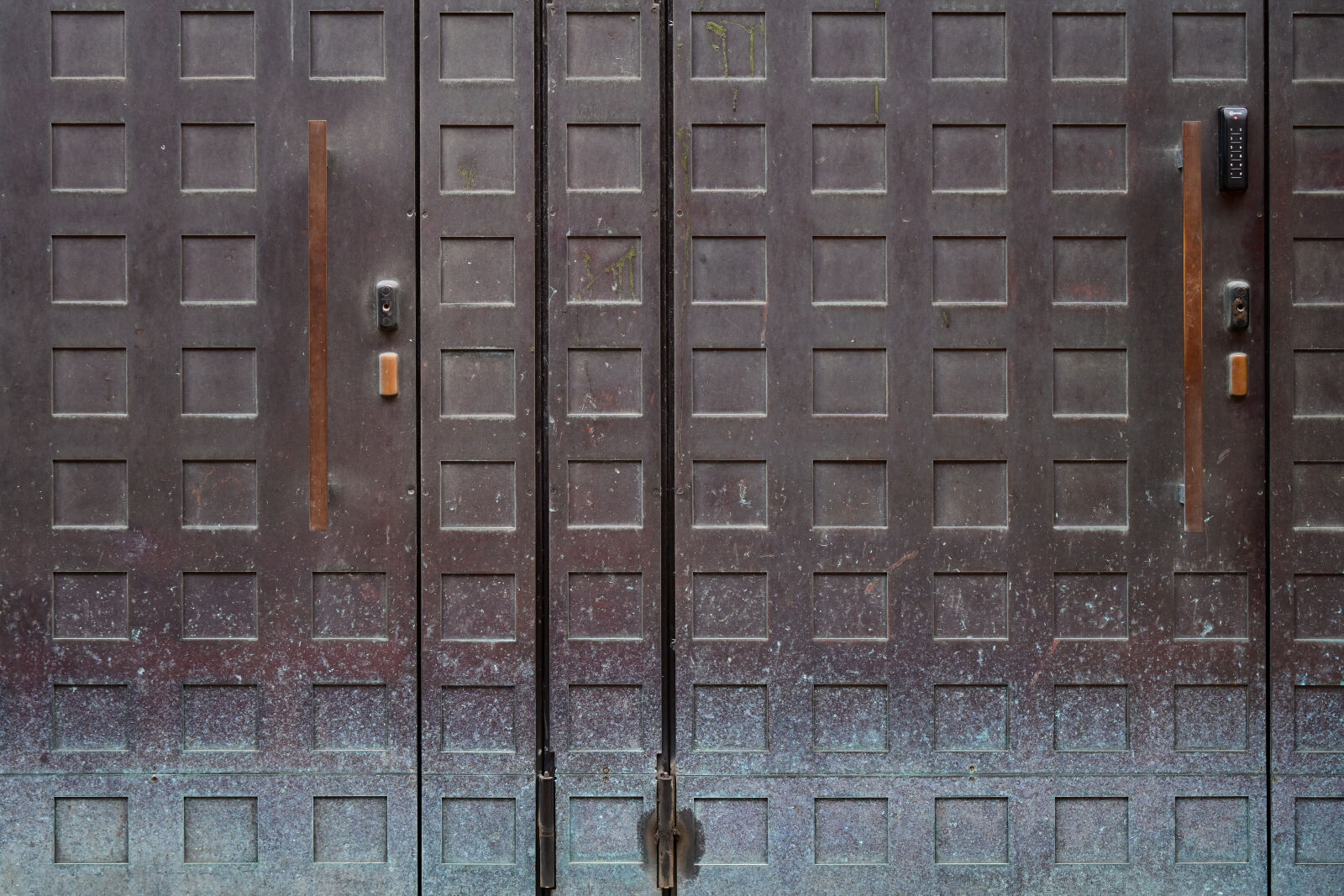 Nikon Z7 II sample photo. Doorway worn-out photography