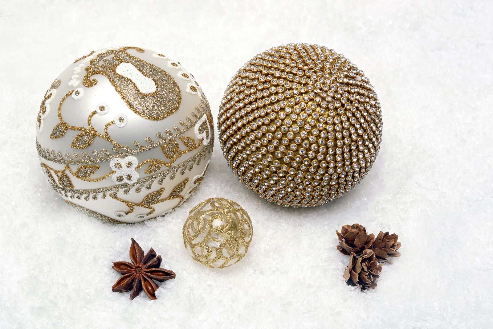 Nikon D7100 sample photo. Christmas bauble, ball, christmas photography