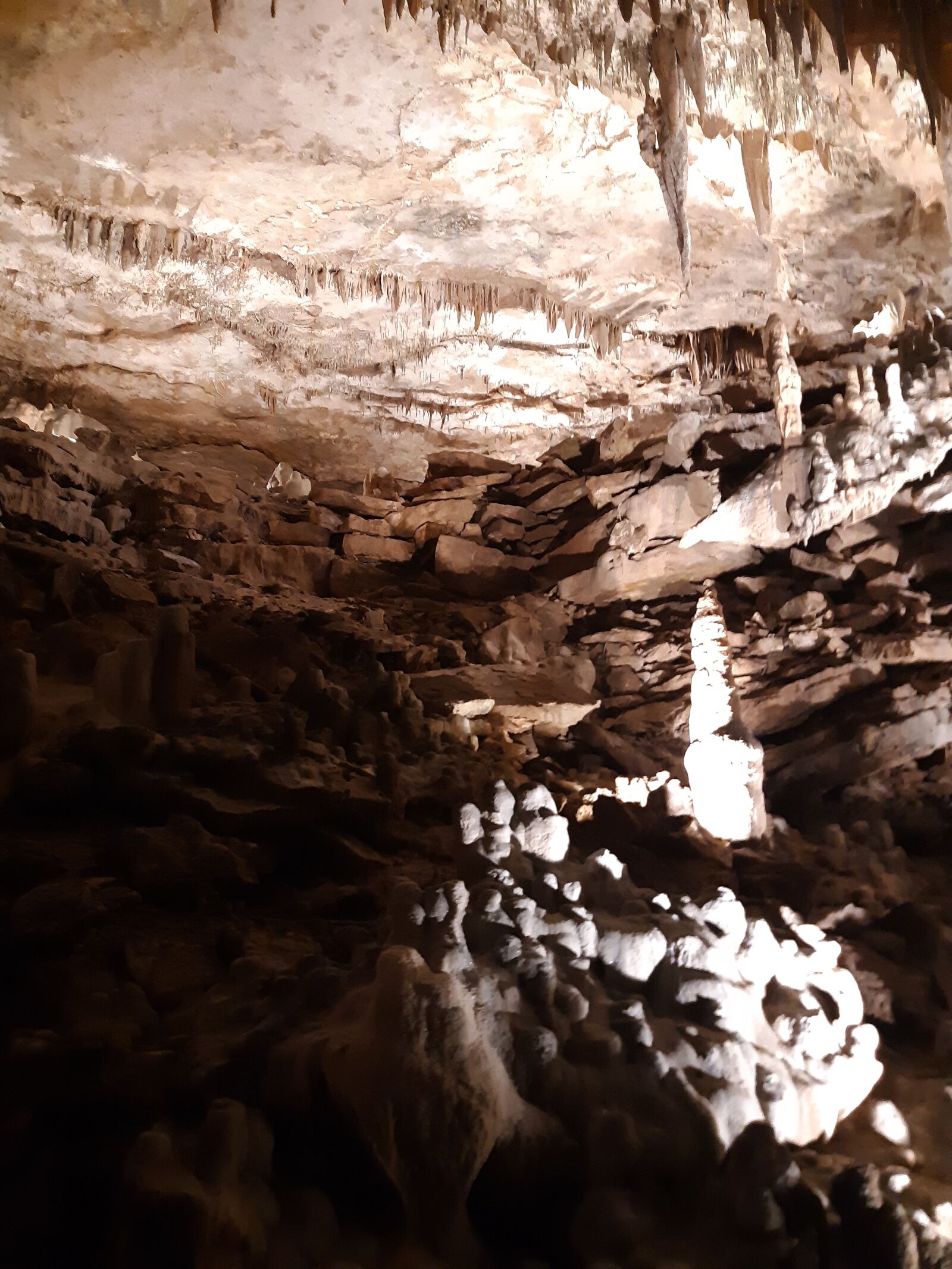 Samsung Galaxy A6 sample photo. Cave, rocks, rock photography