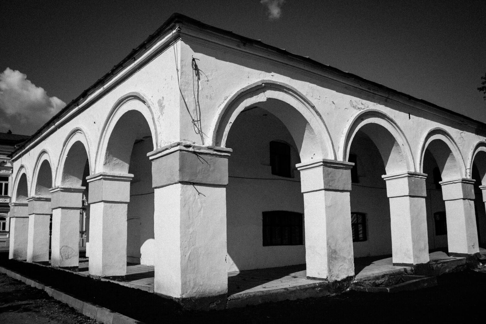 Canon EF-S 18-55mm F3.5-5.6 IS sample photo. Building, architecture, black and photography
