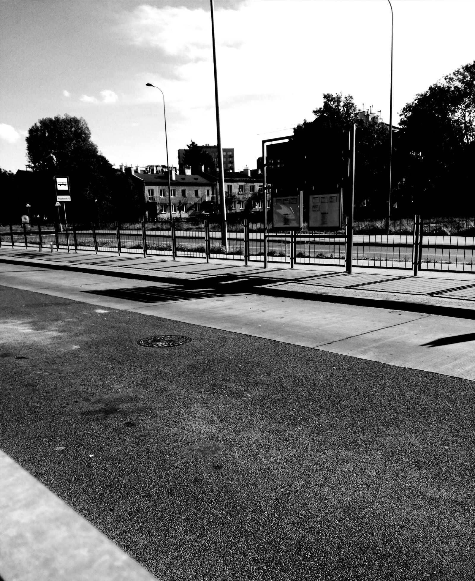HUAWEI VNS-L21 sample photo. City, blackandwhite, europe photography