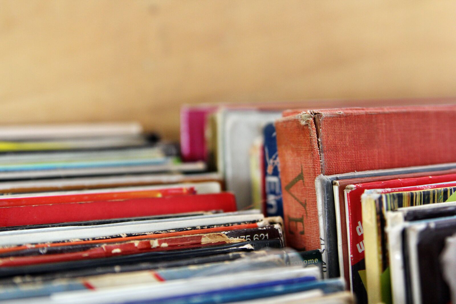 Canon EOS 60D sample photo. Slabs, records, old photography