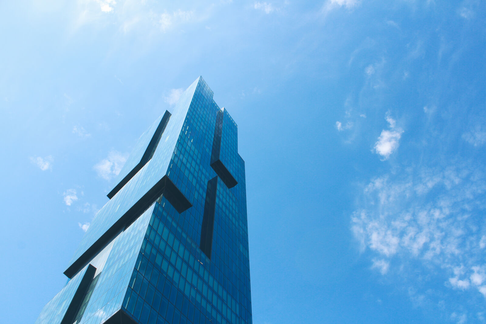 Canon EOS 650D (EOS Rebel T4i / EOS Kiss X6i) sample photo. Buildings, business, city, cityscape photography