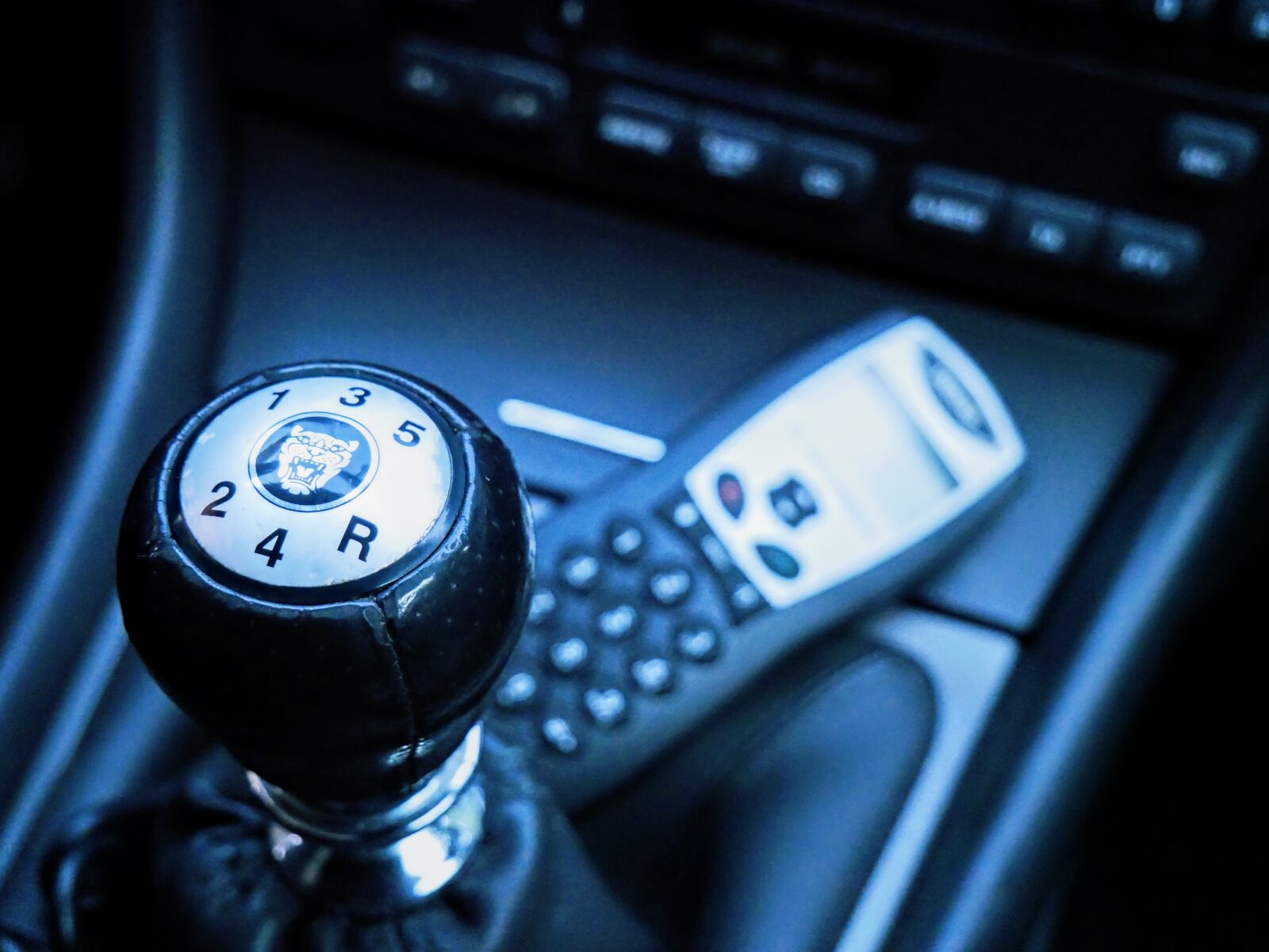 Panasonic Lumix DMC-G85 (Lumix DMC-G80) sample photo. Gearshift, shift knob, manual photography