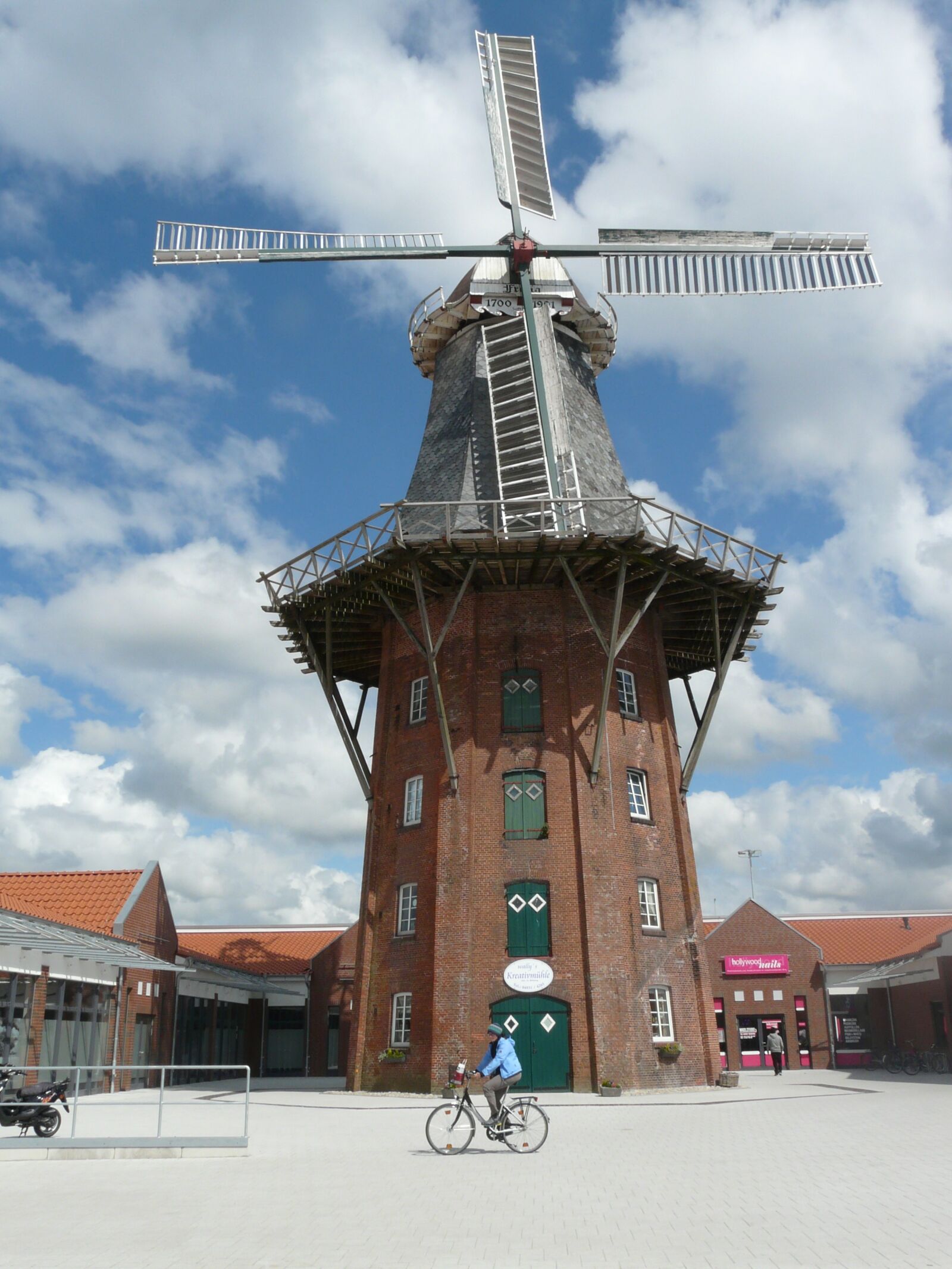Panasonic DMC-FZ18 sample photo. Mill, windmill, wing photography