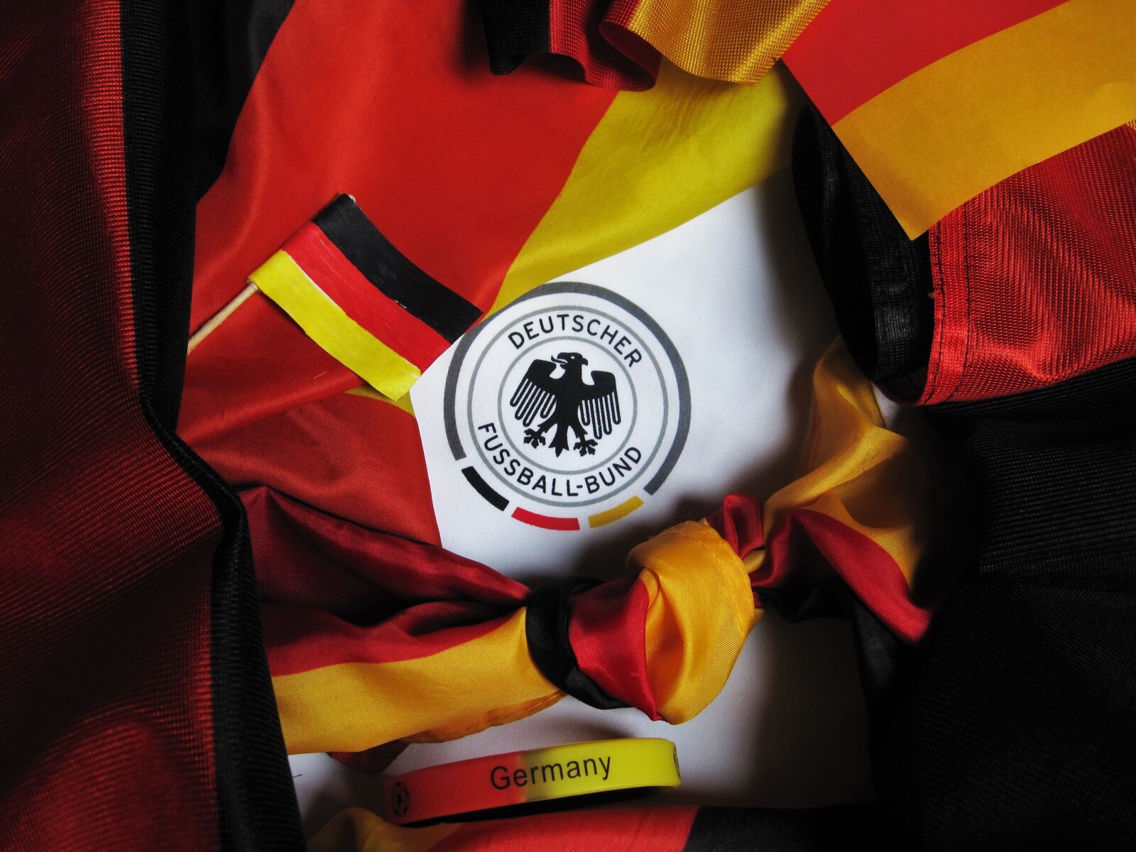 Canon PowerShot SD1200 IS (Digital IXUS 95 IS / IXY Digital 110 IS) sample photo. Football europameisterschaft, germany flag photography