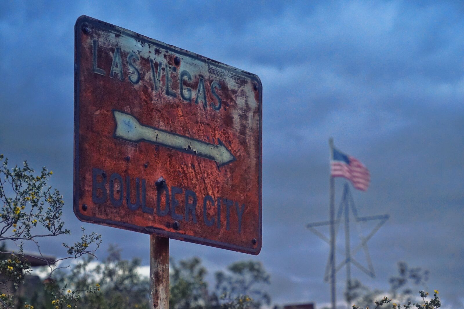 Sony a7 II + Sony FE 24-240mm F3.5-6.3 OSS sample photo. Shield, rusty, nevada photography