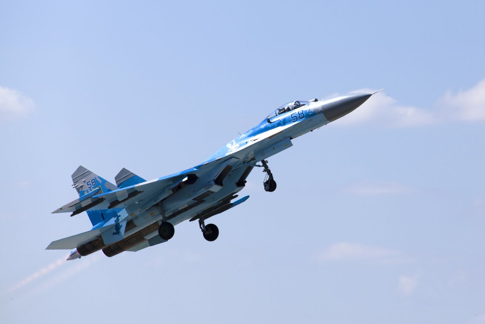 Canon EF 70-300mm F4-5.6 IS USM sample photo. Su27, aircraft, ukraine photography