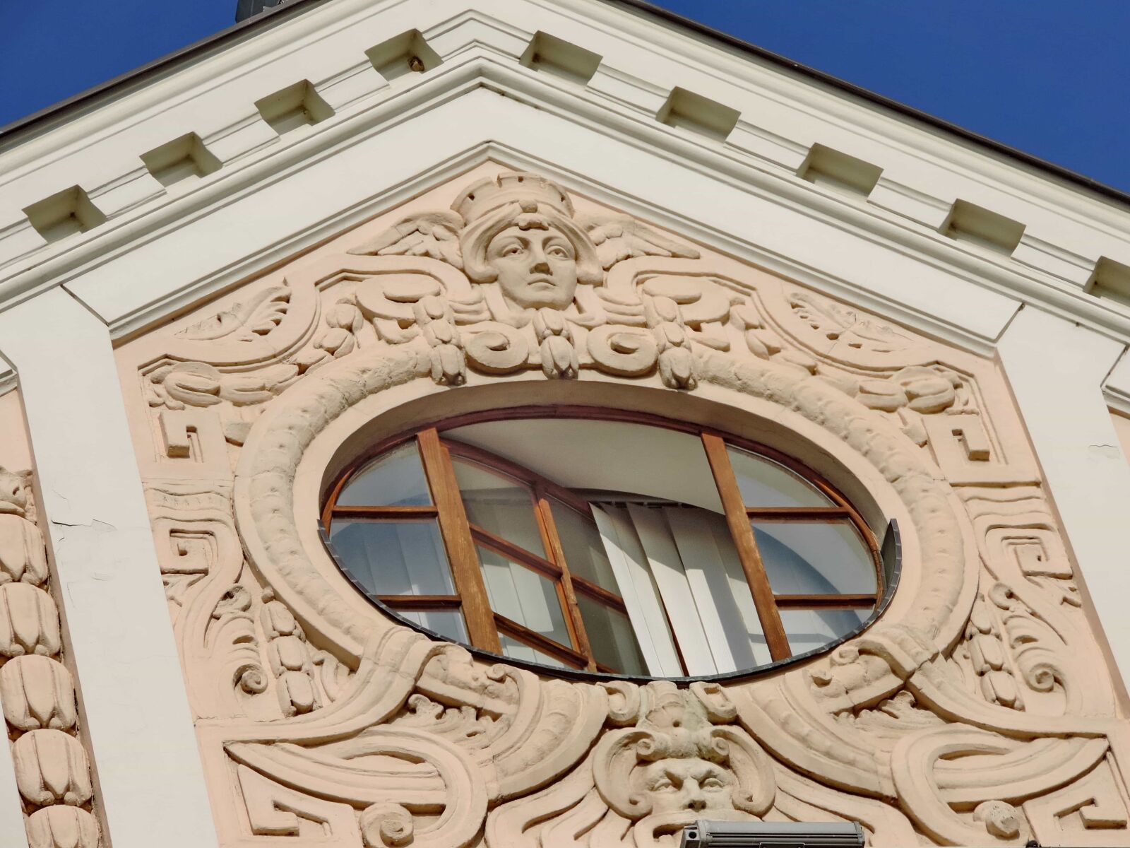 Nikon Coolpix P520 sample photo. Facade, architecture, building, culture photography
