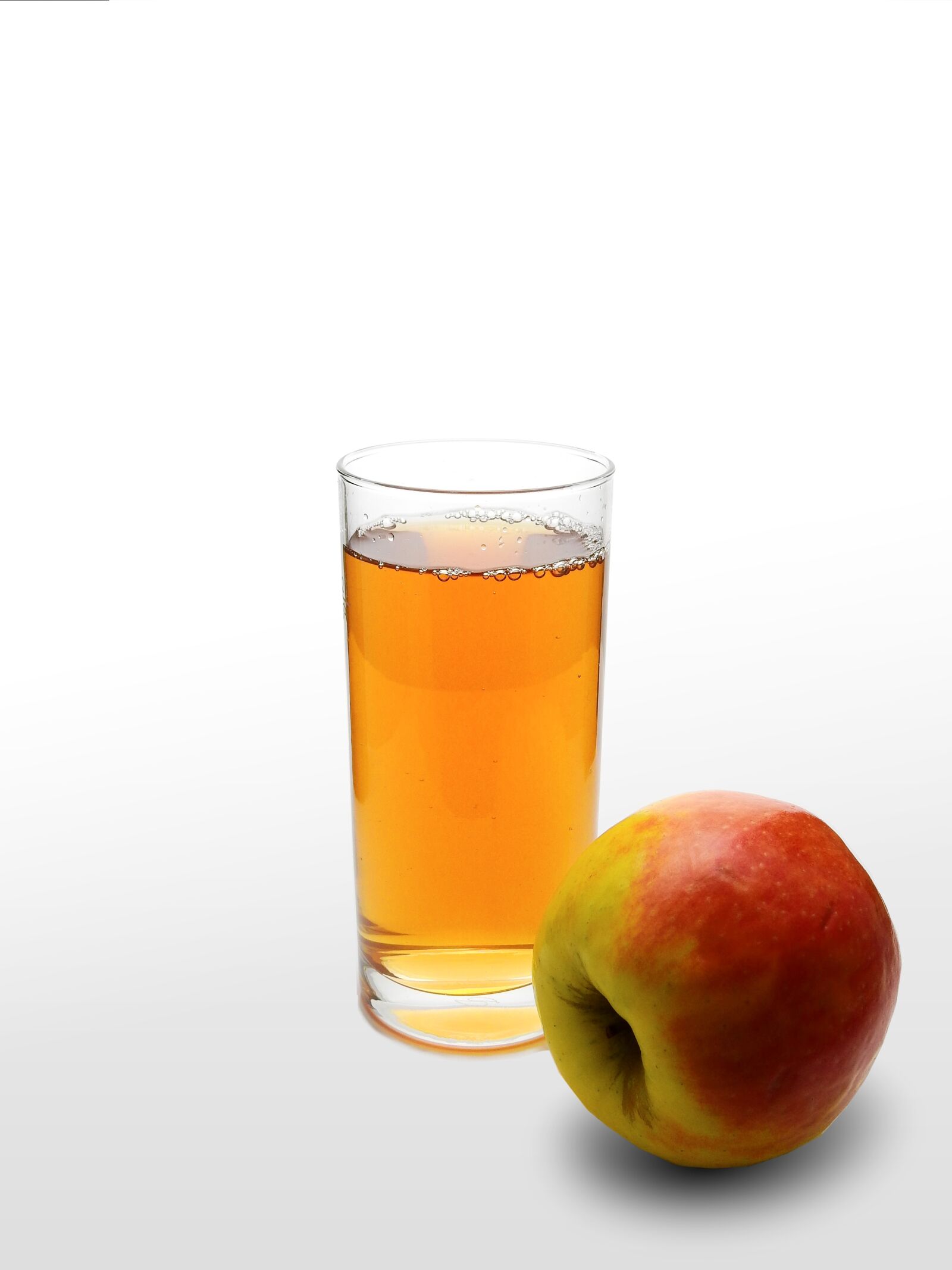 Nikon Coolpix P900 sample photo. Juice, apple, glass photography