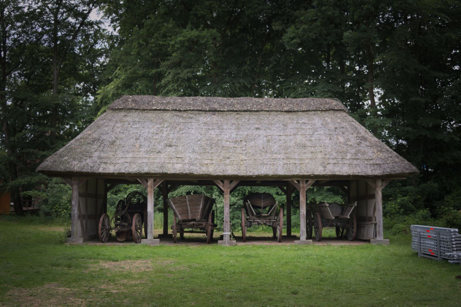 Pentax K-70 sample photo. Covered, barn, scale photography