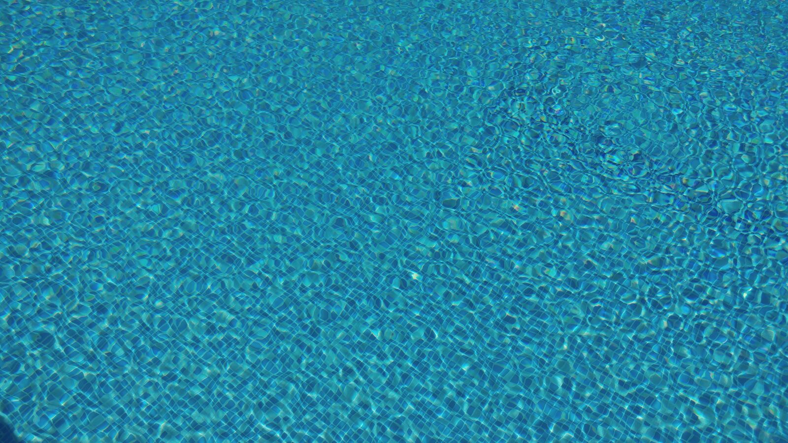 LG G5 sample photo. Pool, blue, summer photography