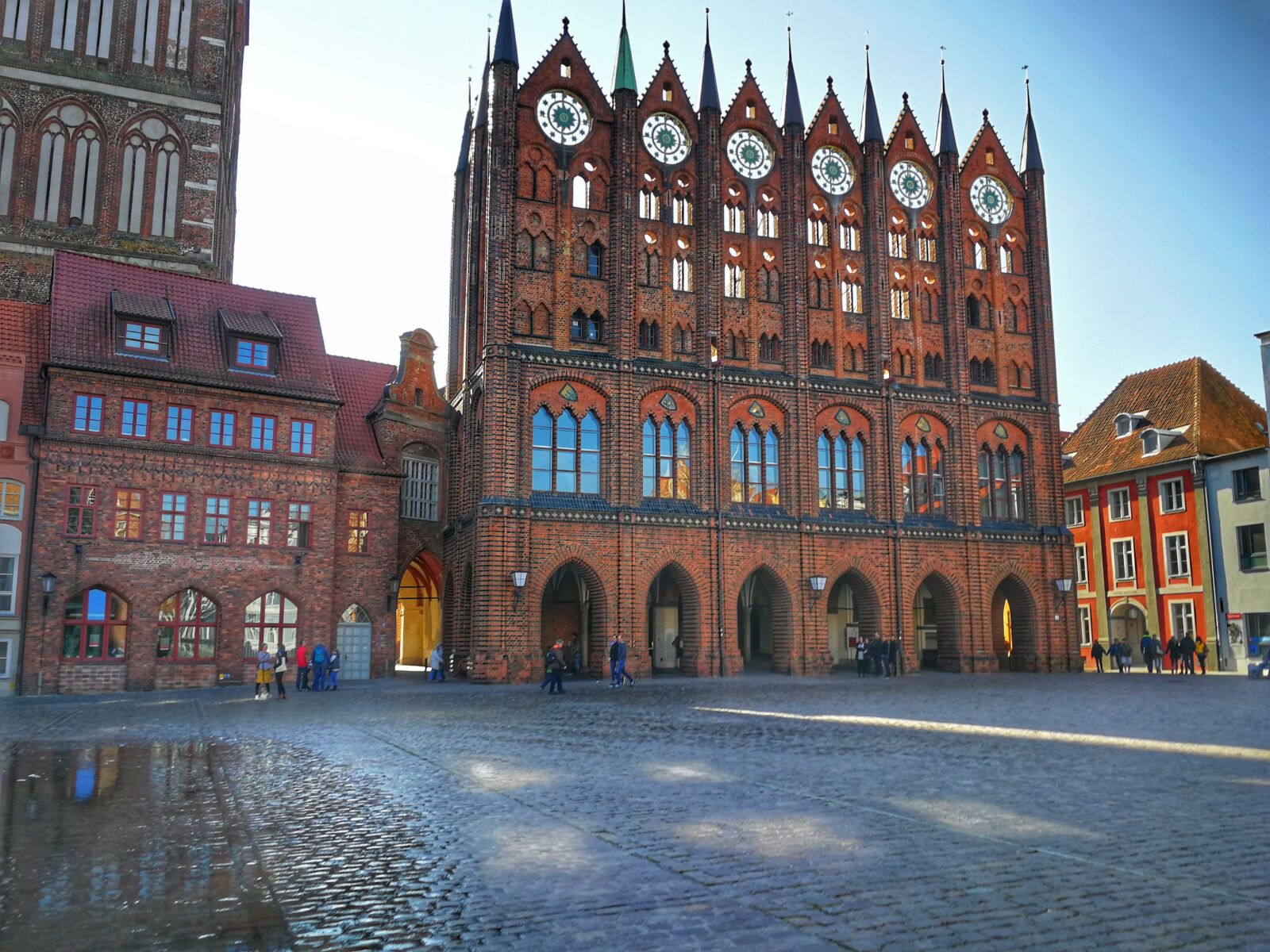 HUAWEI P10 sample photo. Stralsund, marketplace, church photography