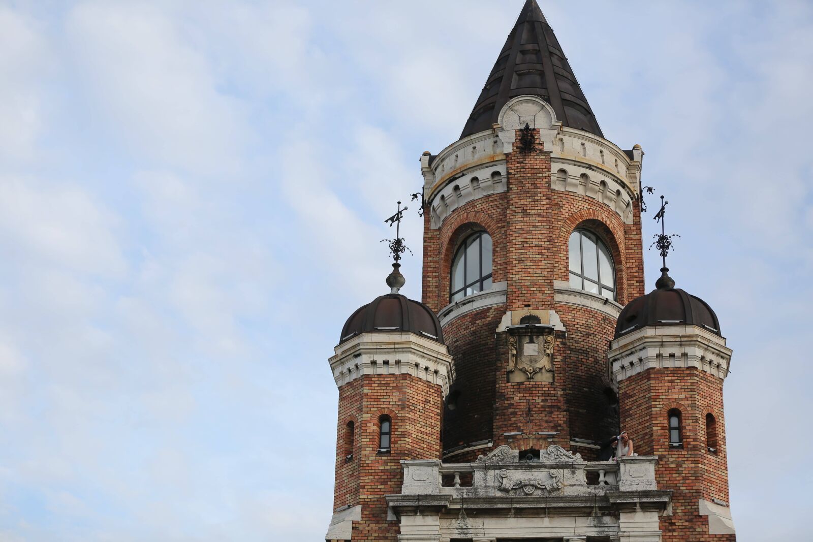 Canon EOS 5D Mark III sample photo. Balcony, prince, princess, castle photography