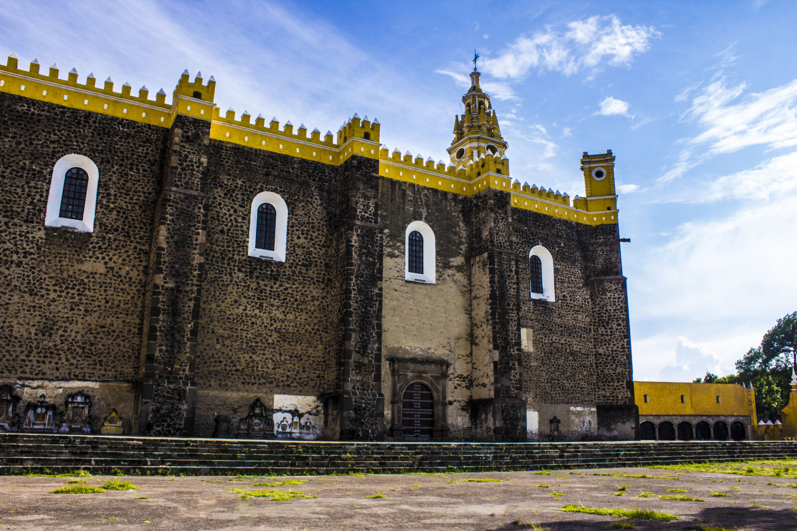 Canon EOS 600D (Rebel EOS T3i / EOS Kiss X5) sample photo. Architect, architectural, castle, cholula photography