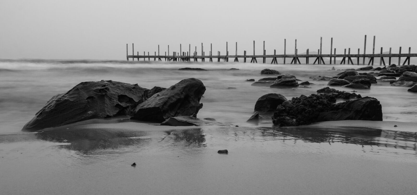 Canon EOS 100D (EOS Rebel SL1 / EOS Kiss X7) sample photo. Pier, pebble, beach photography