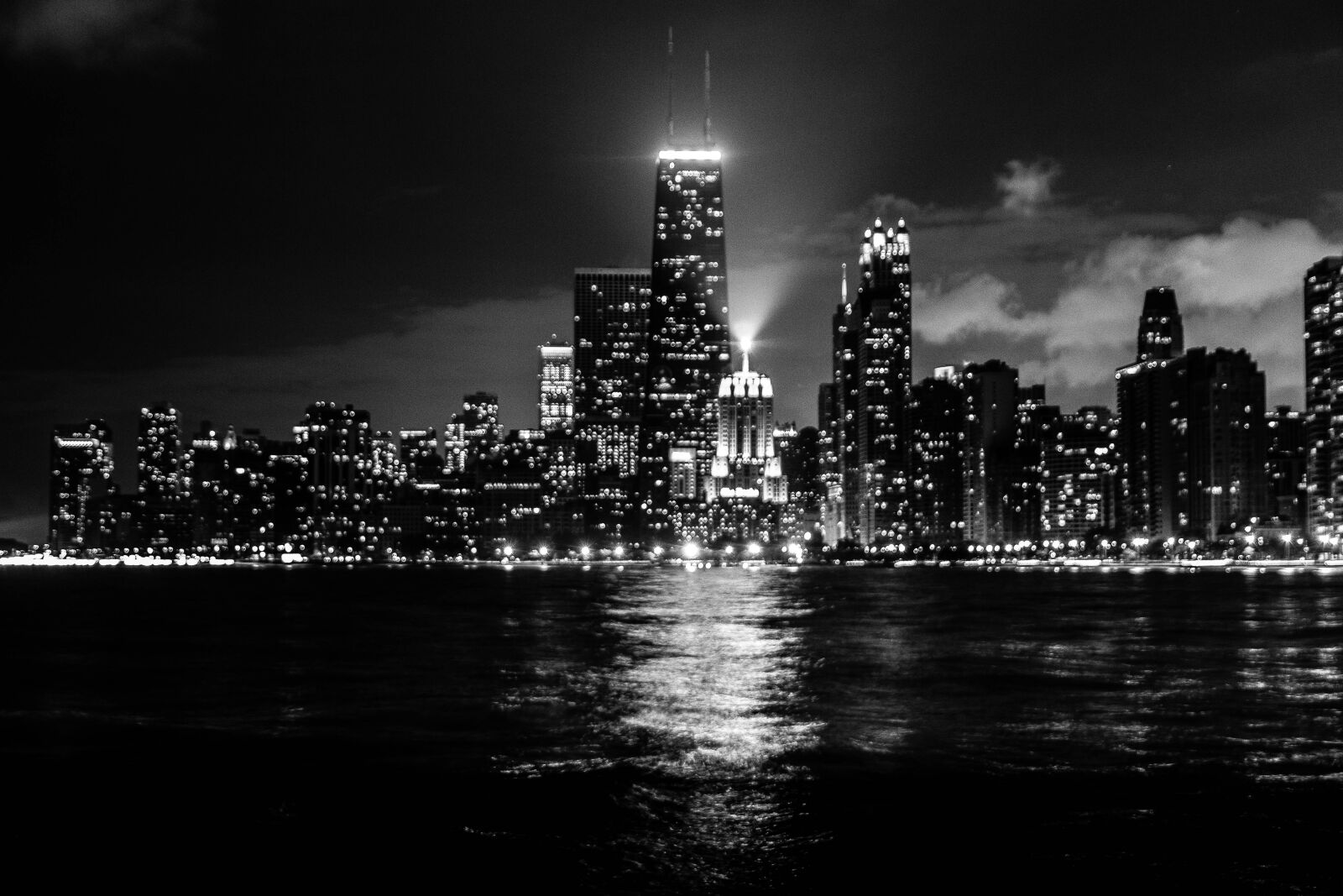 Canon EF-S 17-55mm F2.8 IS USM sample photo. Black, and, white, chicago photography