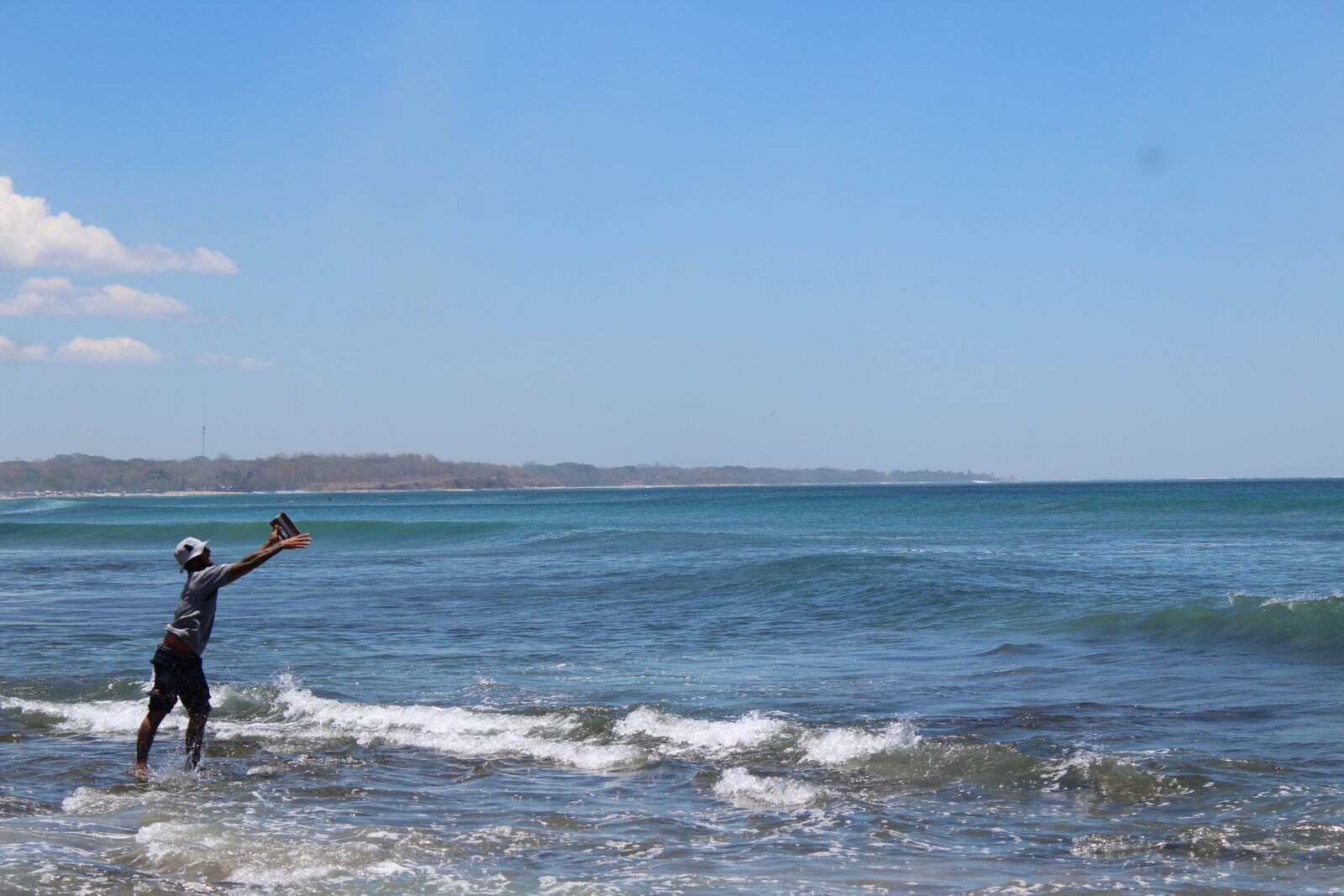 Canon EOS 1300D (EOS Rebel T6 / EOS Kiss X80) sample photo. Fishing, beach, sunny photography