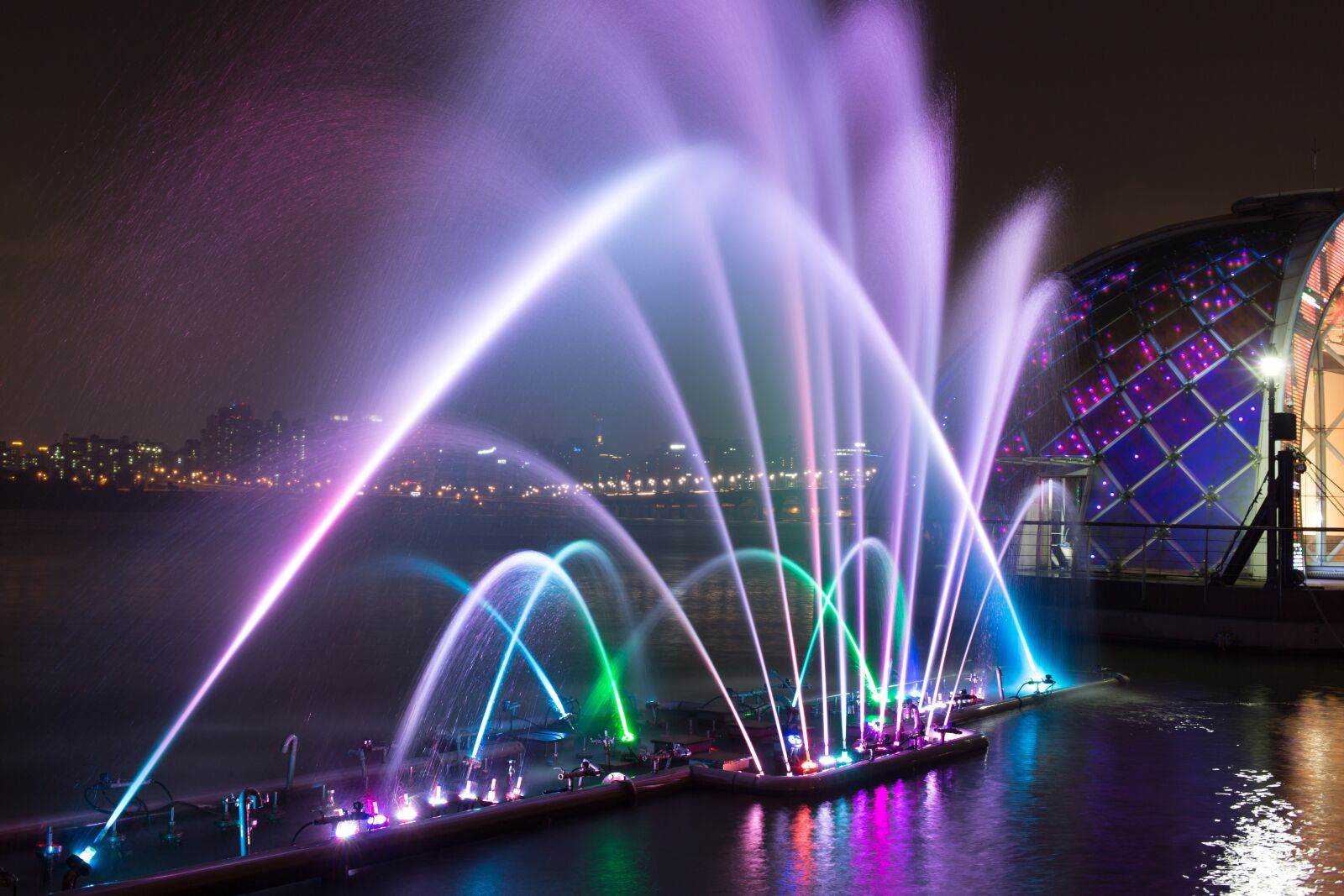 Canon EOS 6D + Canon EF 40mm F2.8 STM sample photo. Fountain, night view, lighting photography