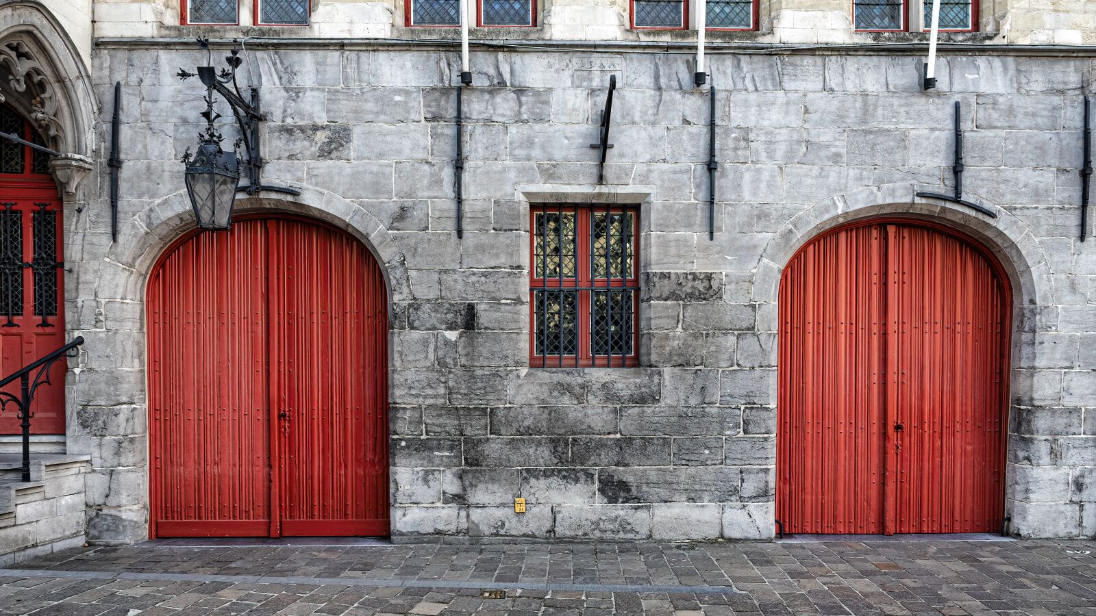 Olympus OM-D E-M5 II + Olympus M.Zuiko Digital ED 12-40mm F2.8 Pro sample photo. Goal, door, input photography