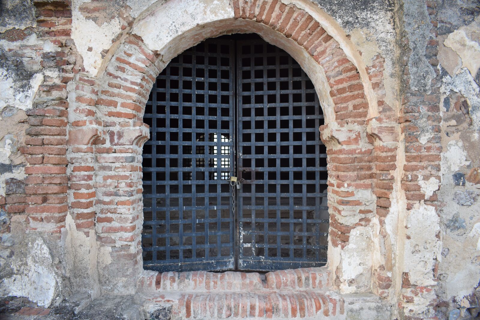 Nikon D5300 sample photo. Cantarin81, magacela, heritage photography