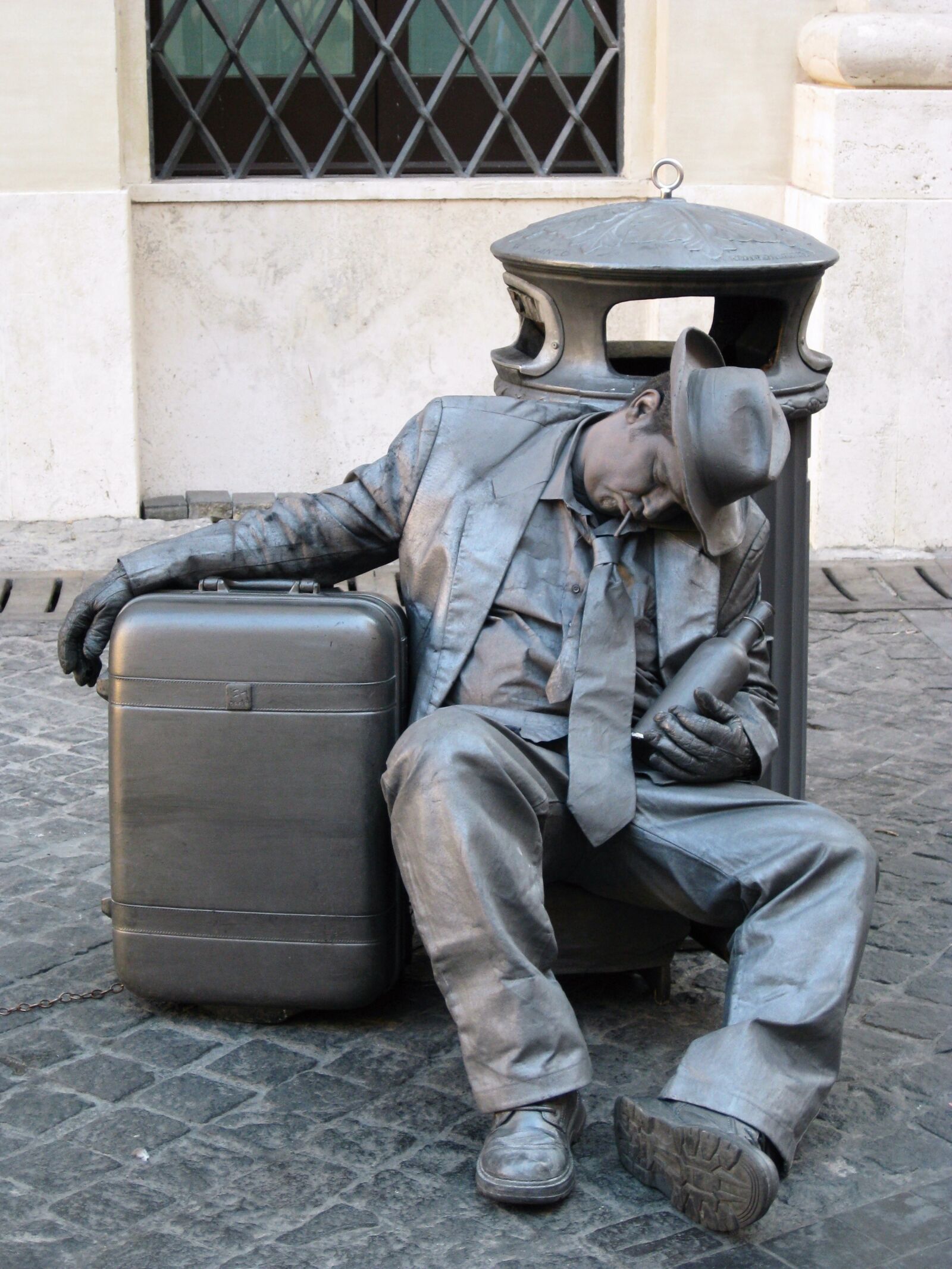 Canon PowerShot SD1100 IS (Digital IXUS 80 IS / IXY Digital 20 IS) sample photo. Living statue, rome, italy photography