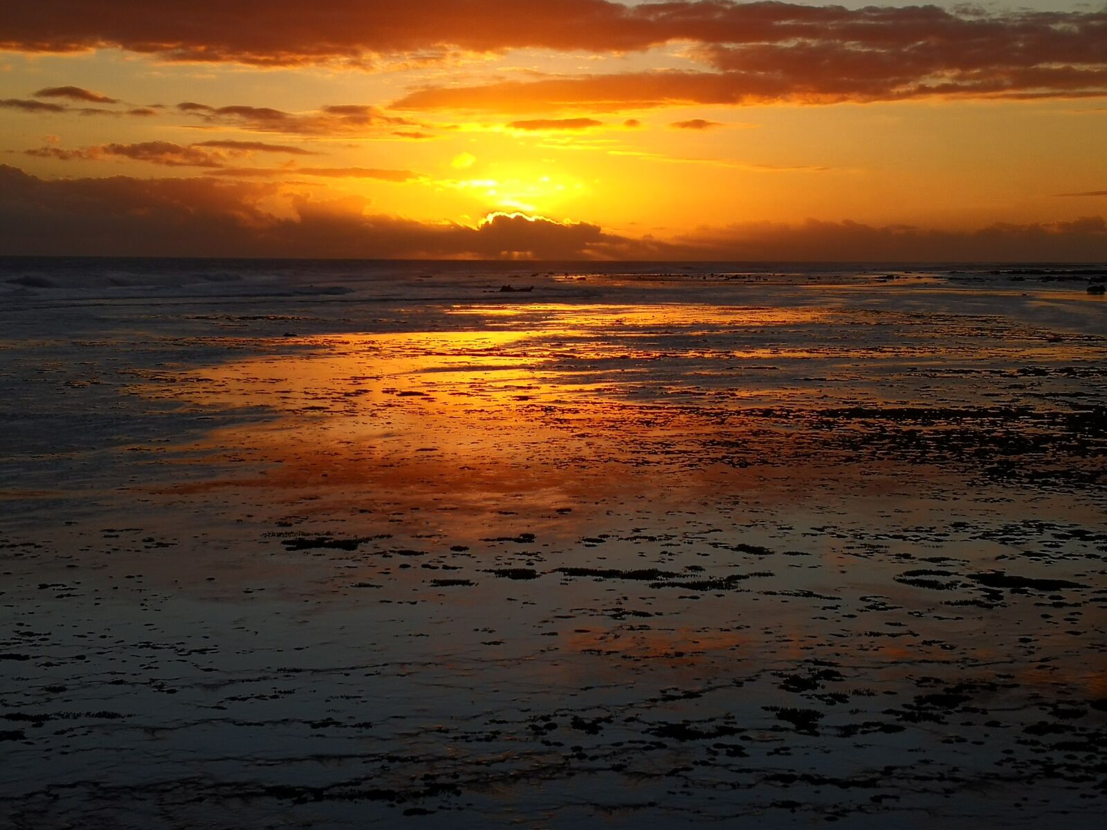 HUAWEI Mate 10 Pro sample photo. Sunset, the meeting, sea photography