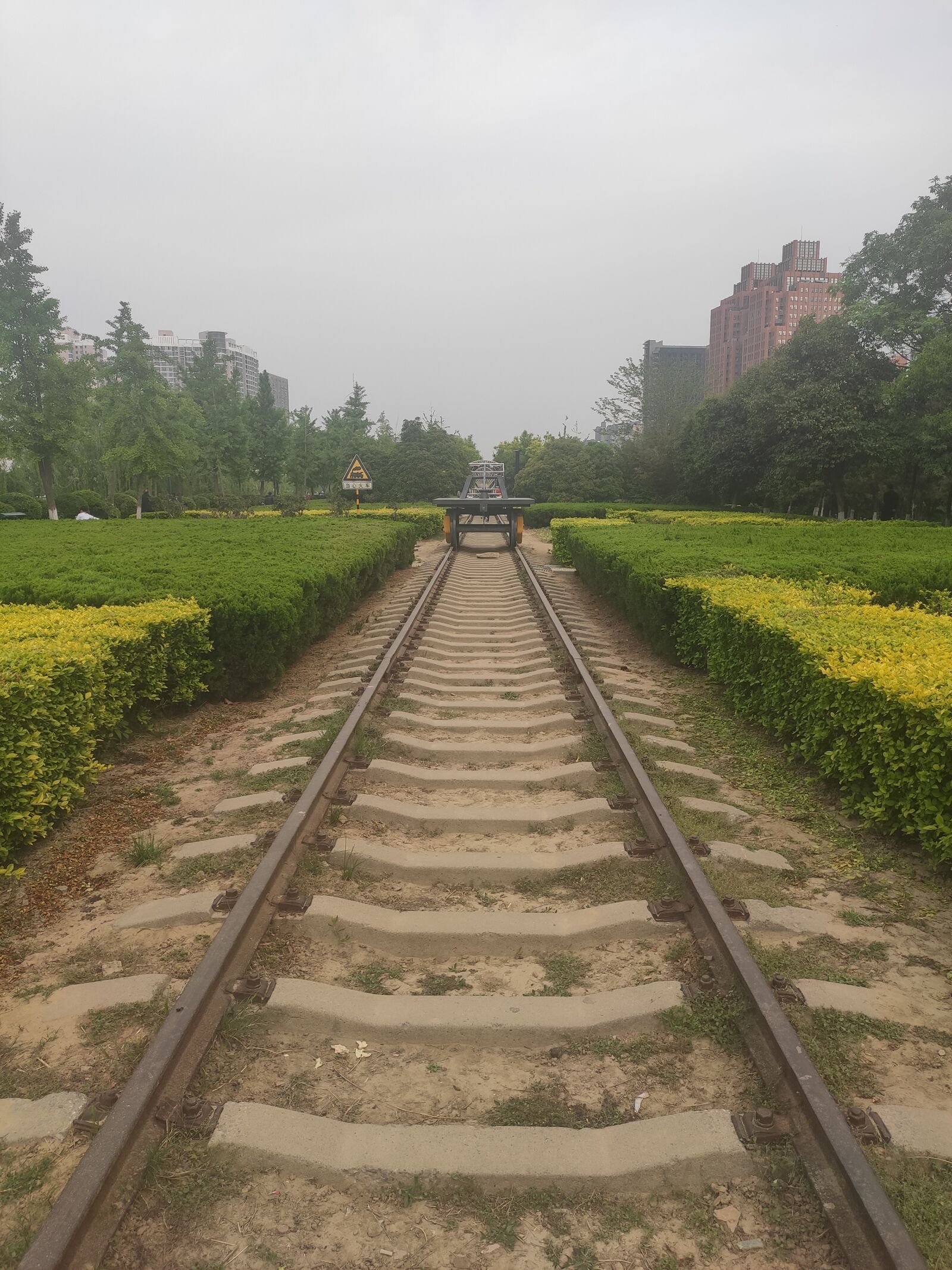 Xiaomi Mi 9 SE sample photo. Rail, train lane, 铁轨 photography