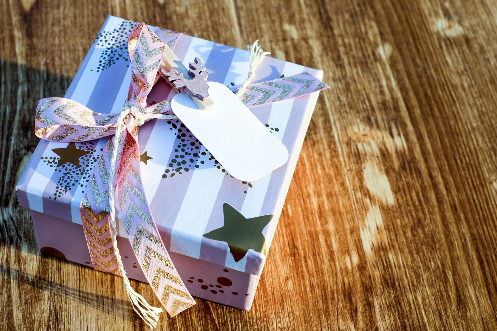 Fujifilm X-T10 + Fujifilm XF 35mm F1.4 R sample photo. Christmas gift, gift box photography