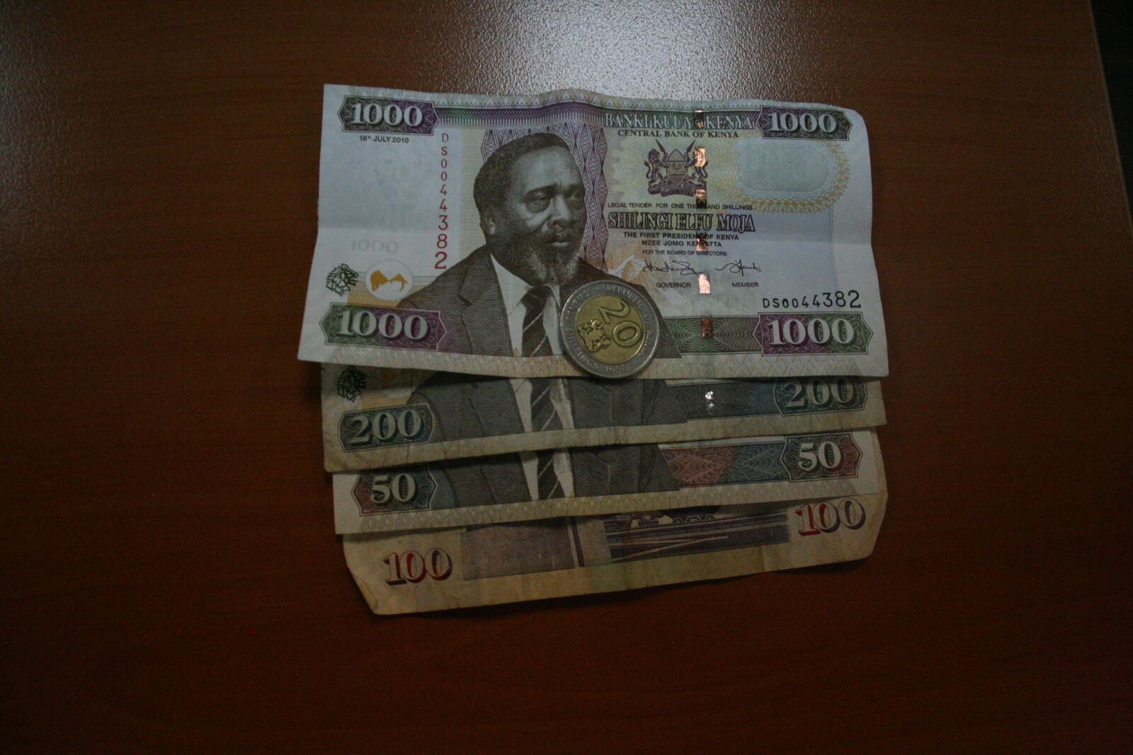 Canon EOS 350D (EOS Digital Rebel XT / EOS Kiss Digital N) sample photo. Kenya, kenyan currency, shilling photography