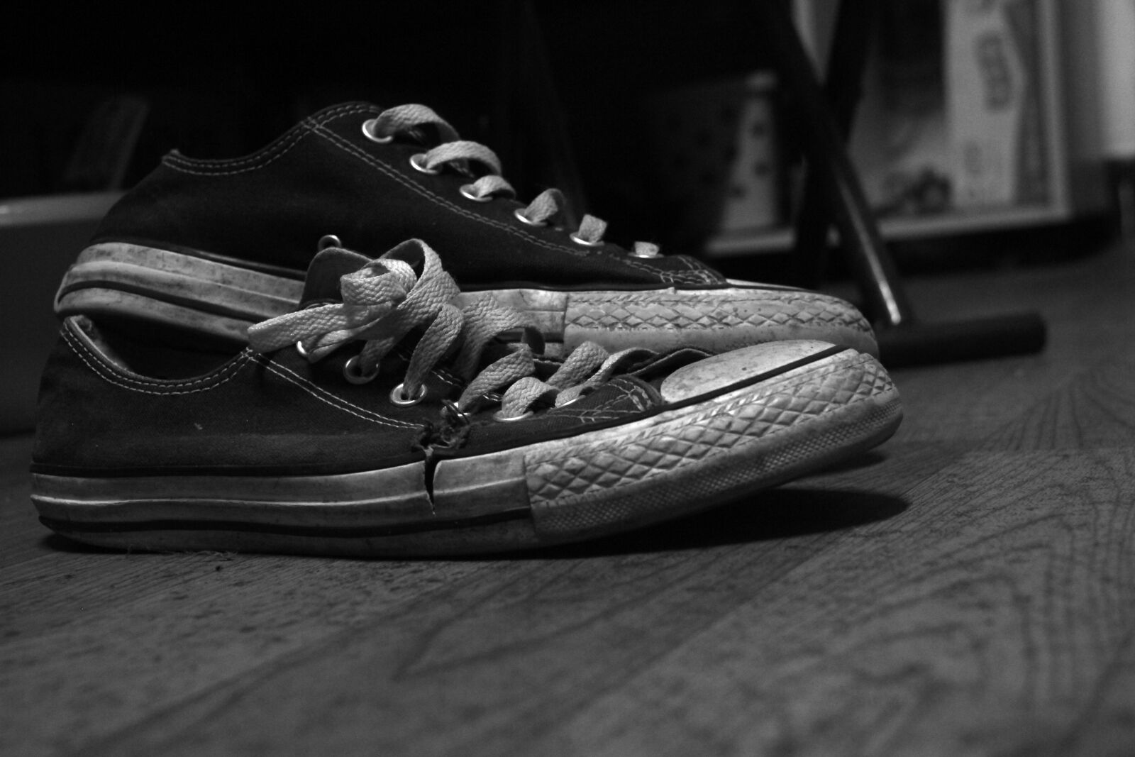 Canon EOS 600D (Rebel EOS T3i / EOS Kiss X5) sample photo. Black and white, shoe photography