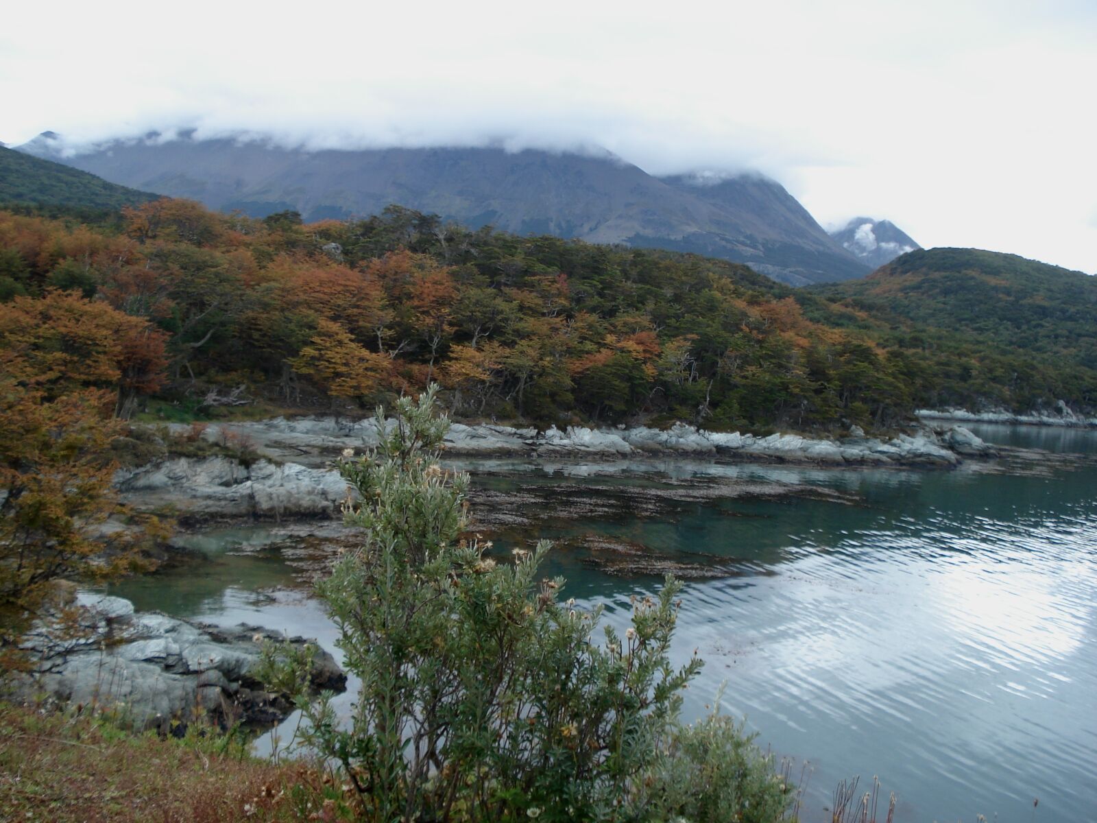 Sony DSC-W30 sample photo. Lake, autumn, tourism photography