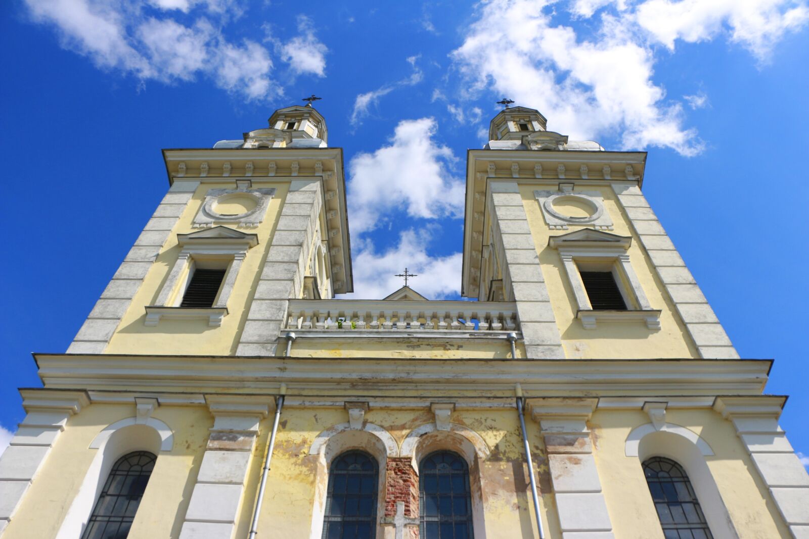 Canon EOS 650D (EOS Rebel T4i / EOS Kiss X6i) sample photo. Church, low angle, blue photography