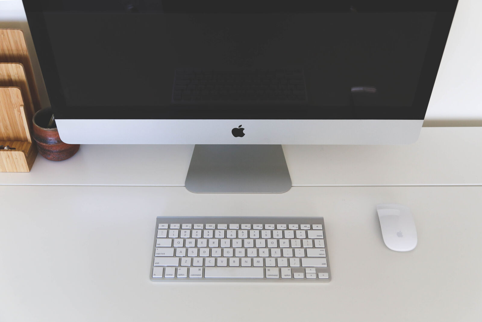 Canon EF 24-105mm F4L IS USM sample photo. Desk, office, computer, imac photography