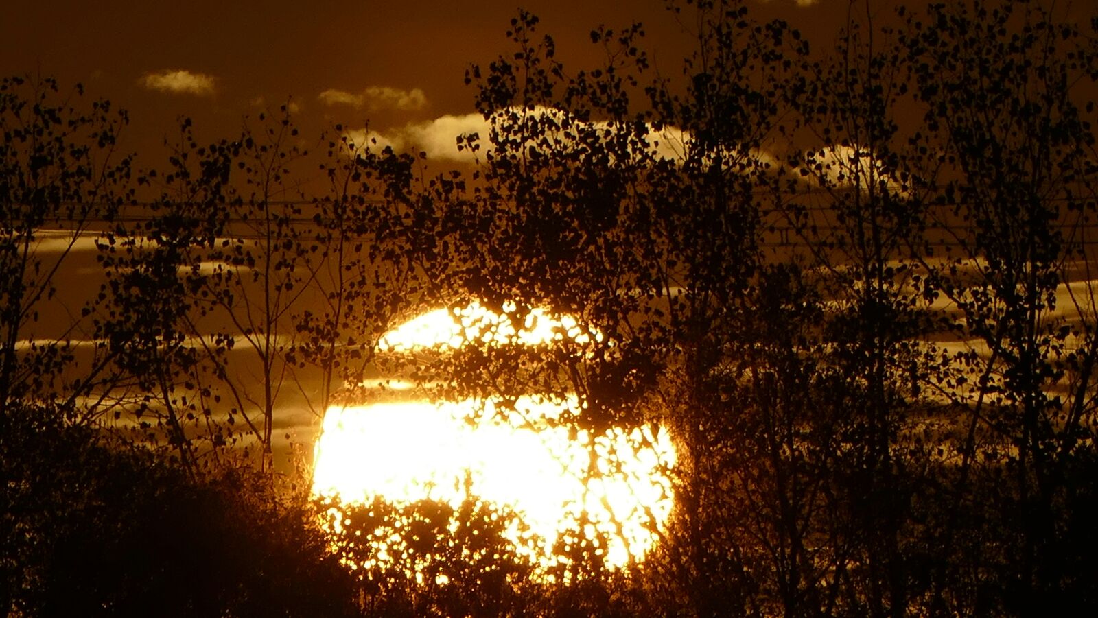 Panasonic Lumix DMC-FZ1000 sample photo. Sunset, evening, sun photography