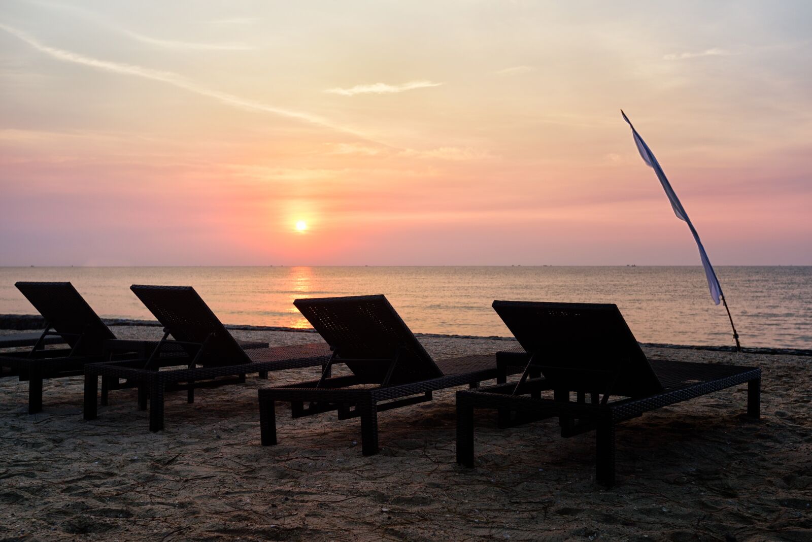 Nikon D750 sample photo. Sunrise, thailand, beach photography