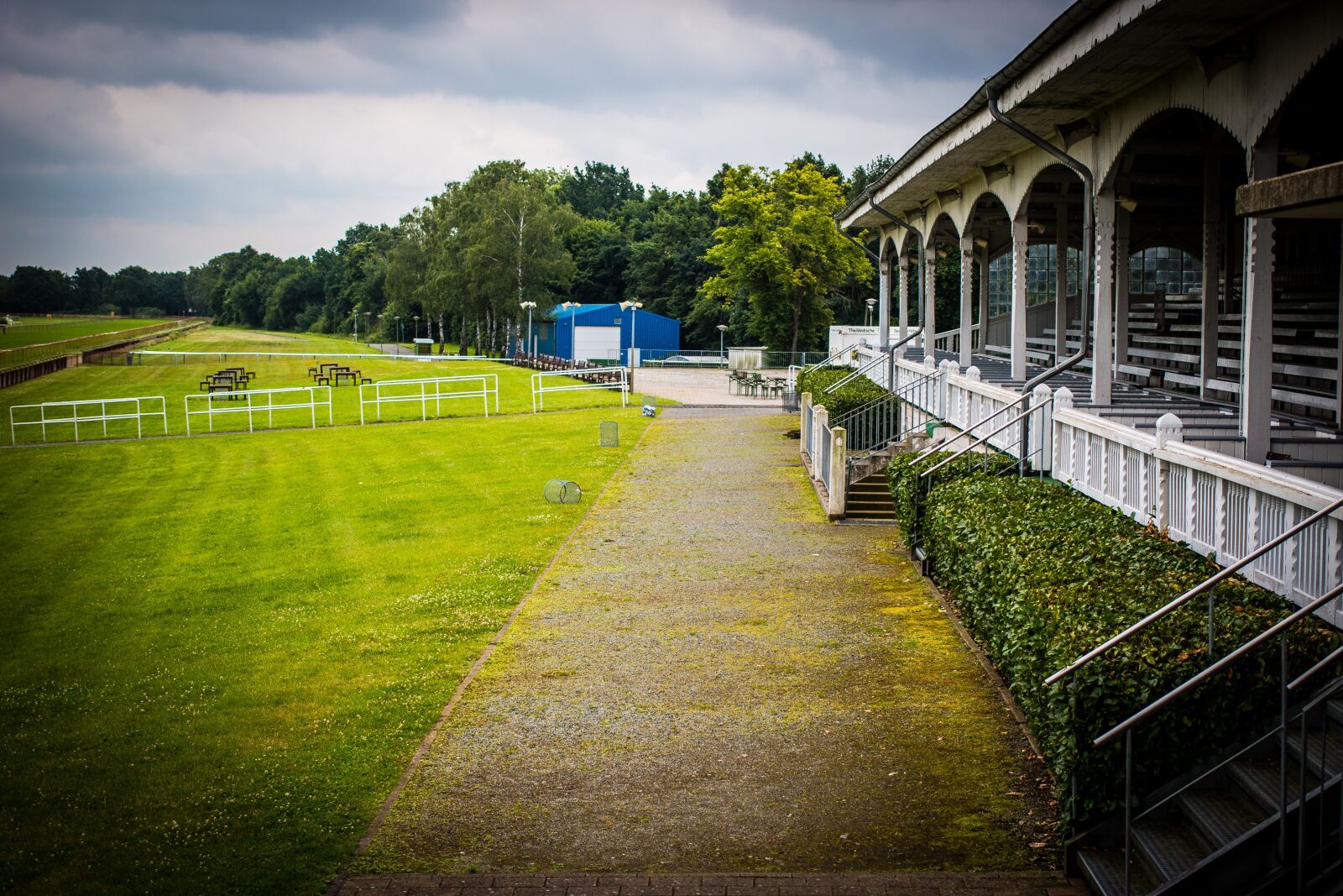 Canon EOS 70D + Canon EF 40mm F2.8 STM sample photo. Racecourse, grandstand, horse racing photography