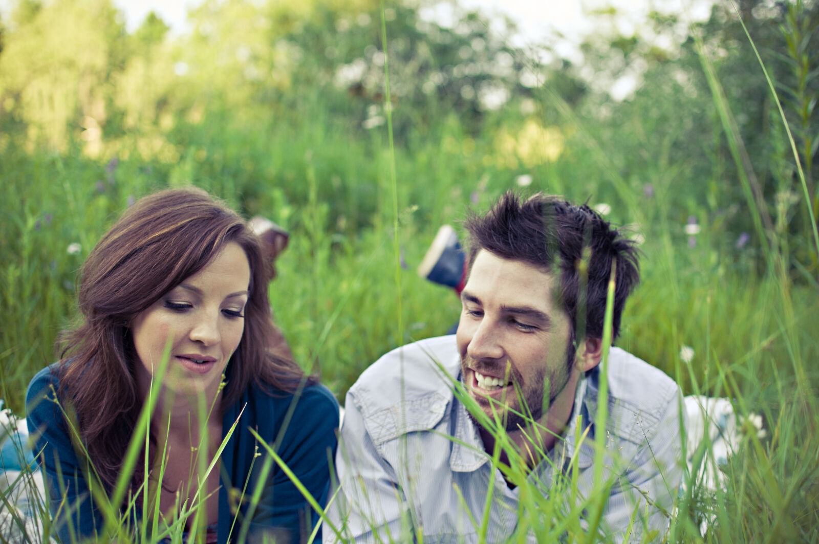 Nikon D300 + Nikon AF-S DX Nikkor 35mm F1.8G sample photo. Blur, couple, field, girl photography