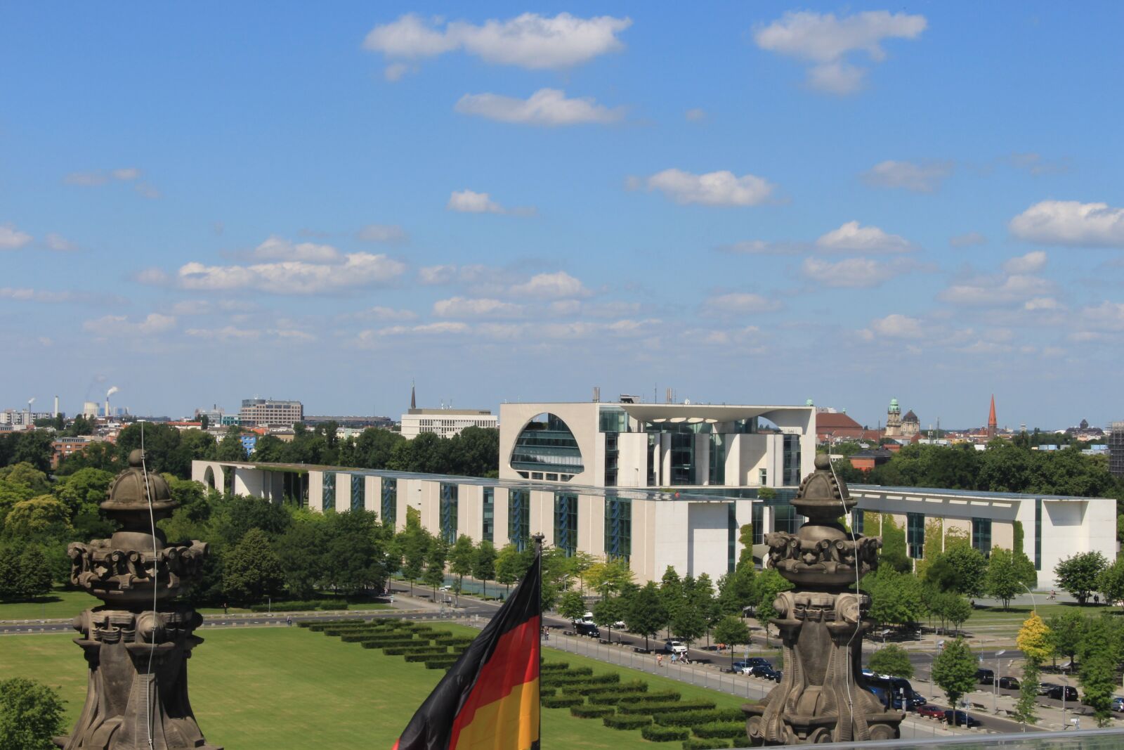 Canon EOS 700D (EOS Rebel T5i / EOS Kiss X7i) sample photo. Berlin, chancellery, merkel photography