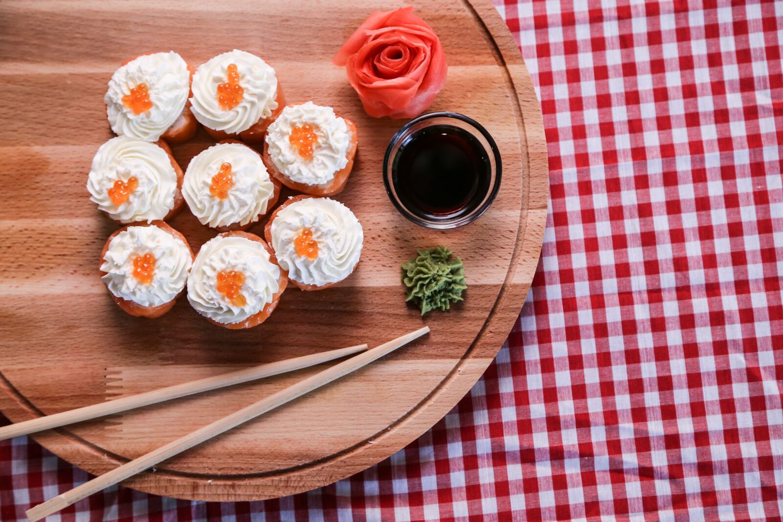 Canon EOS 6D + Canon EF 24-105mm F4L IS USM sample photo. Rolls, sushi, bamboo photography